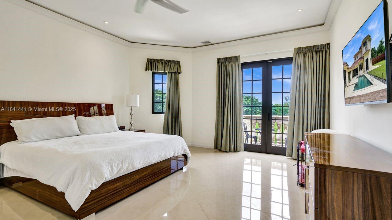 Davie, Florida, 33330, United States, 5 Bedrooms Bedrooms, ,5 BathroomsBathrooms,Residential,For Sale,1896833