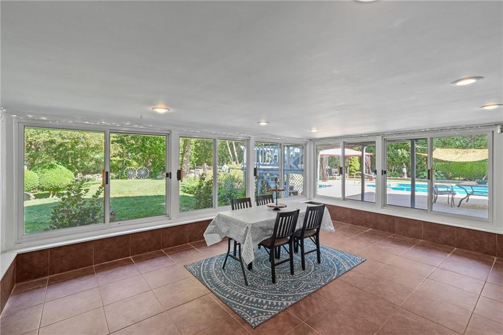 North Kingstown, Rhode Island, 02852, United States, 3 Bedrooms Bedrooms, ,4 BathroomsBathrooms,Residential,For Sale,1973997