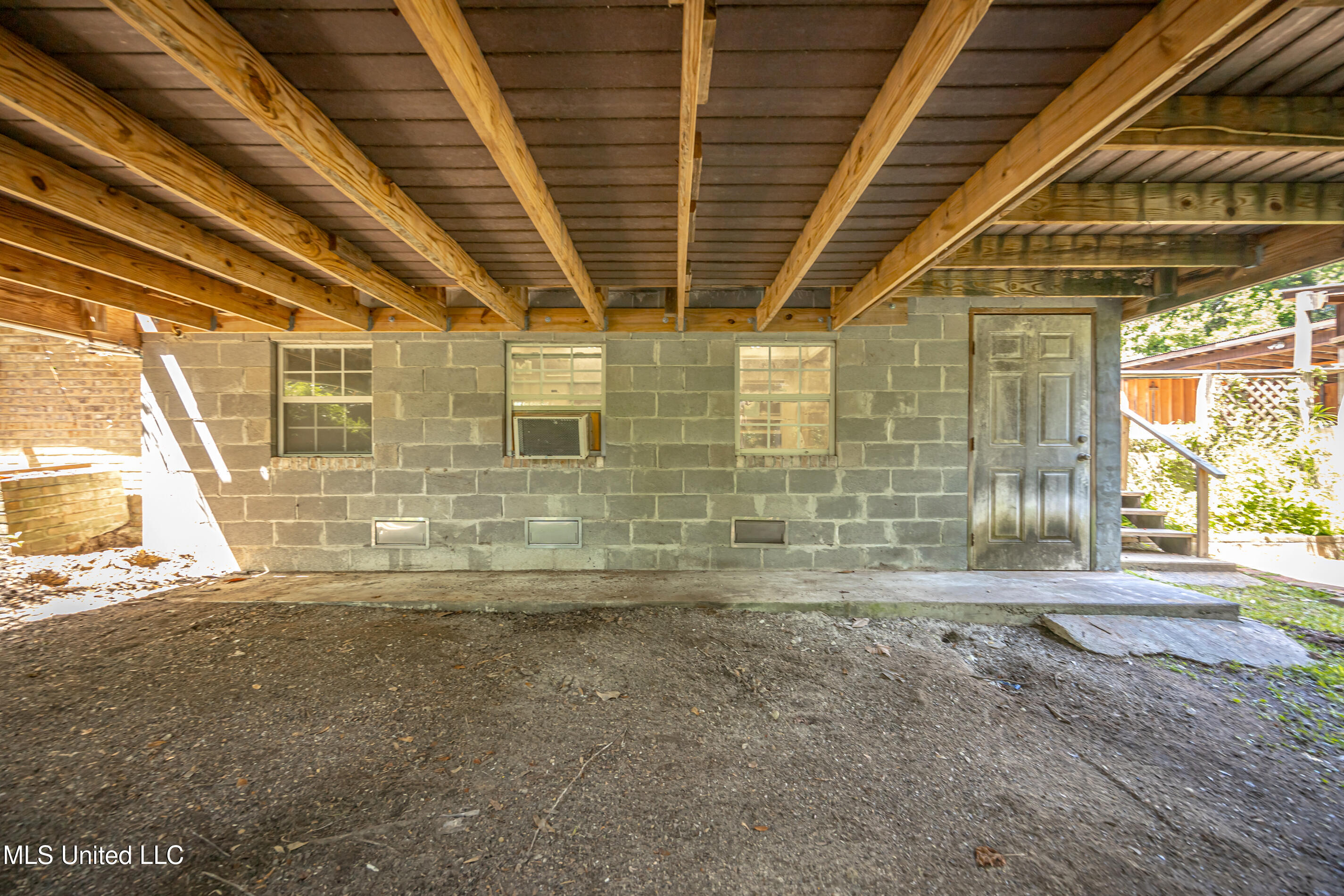 Ocean Springs, Mississippi, 39564, United States, 3 Bedrooms Bedrooms, ,3 BathroomsBathrooms,Residential,For Sale,1903607