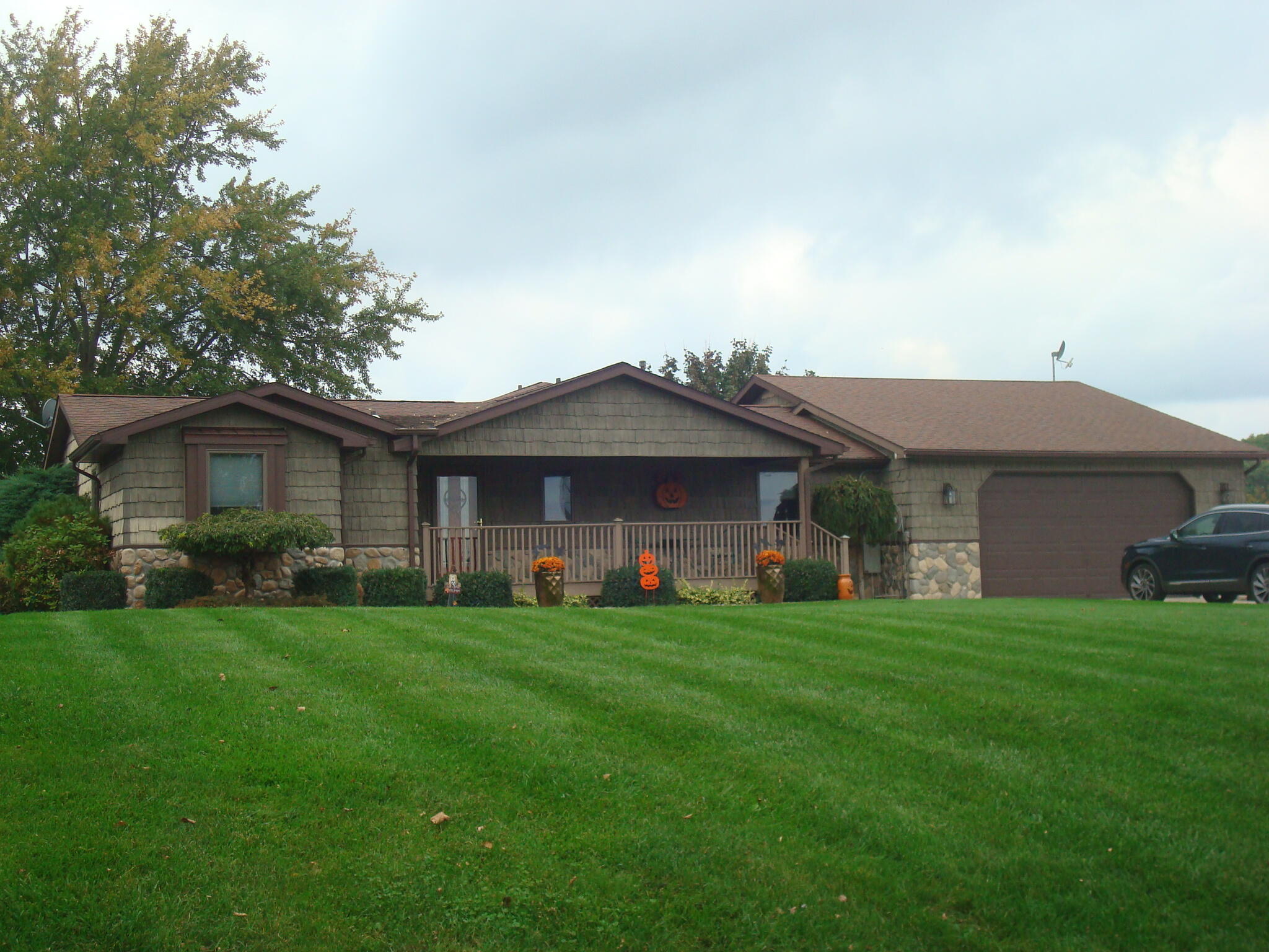 Camden, Michigan, 49232, United States, 5 Bedrooms Bedrooms, ,3 BathroomsBathrooms,Residential,For Sale,1887942
