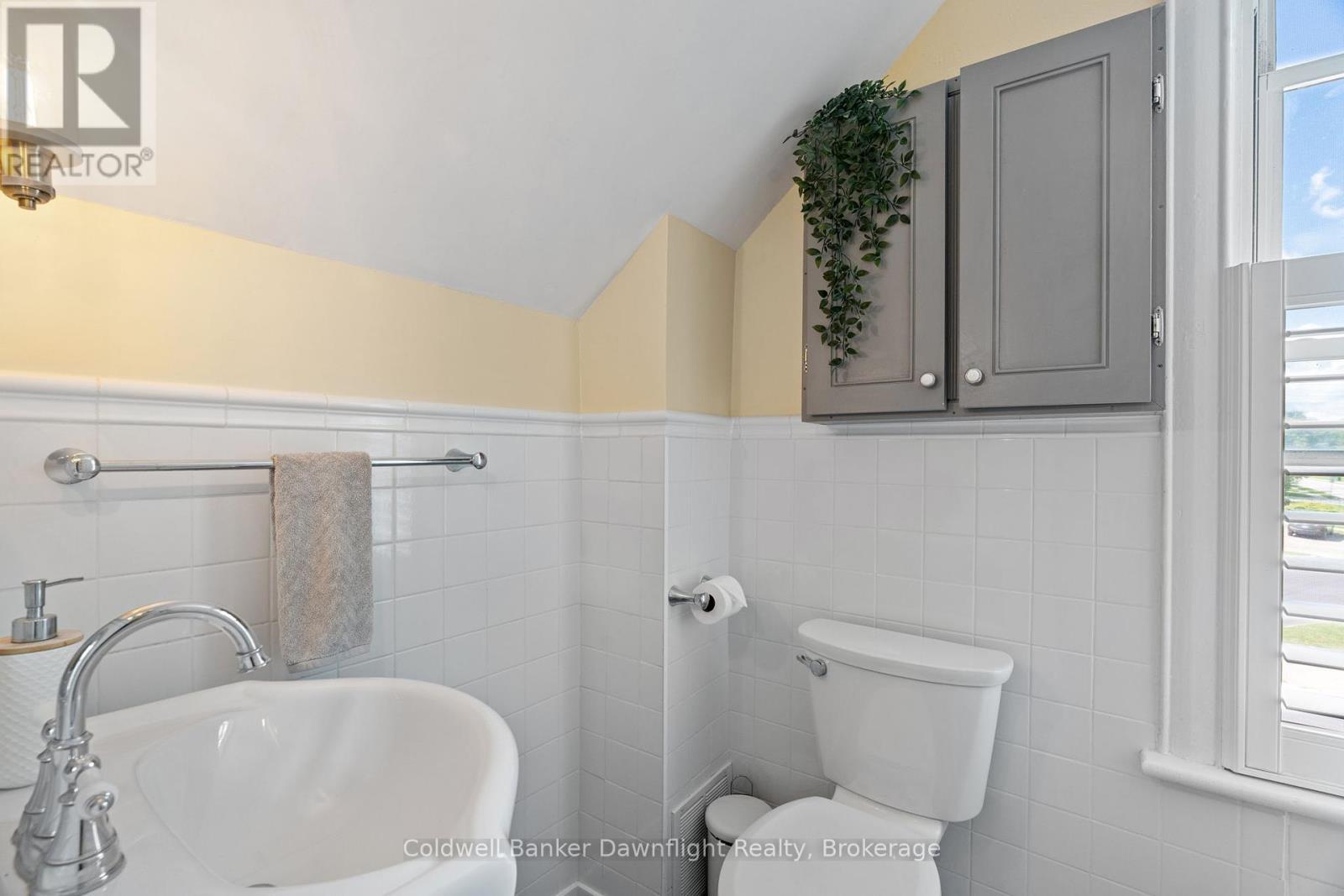 STRATFORD, Ontario, N5A 4K8, CA, 3 Bedrooms Bedrooms, ,1 BathroomBathrooms,Residential,For Sale,1948181