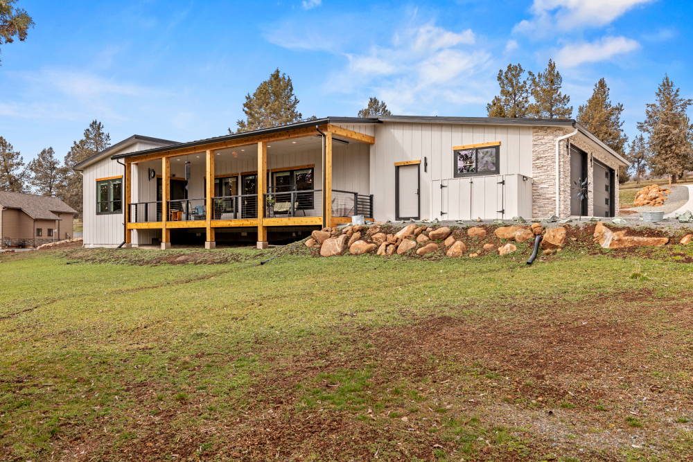 KLAMATH FALLS, Oregon, 97601, United States, 4 Bedrooms Bedrooms, ,3 BathroomsBathrooms,Residential,For Sale,2044065