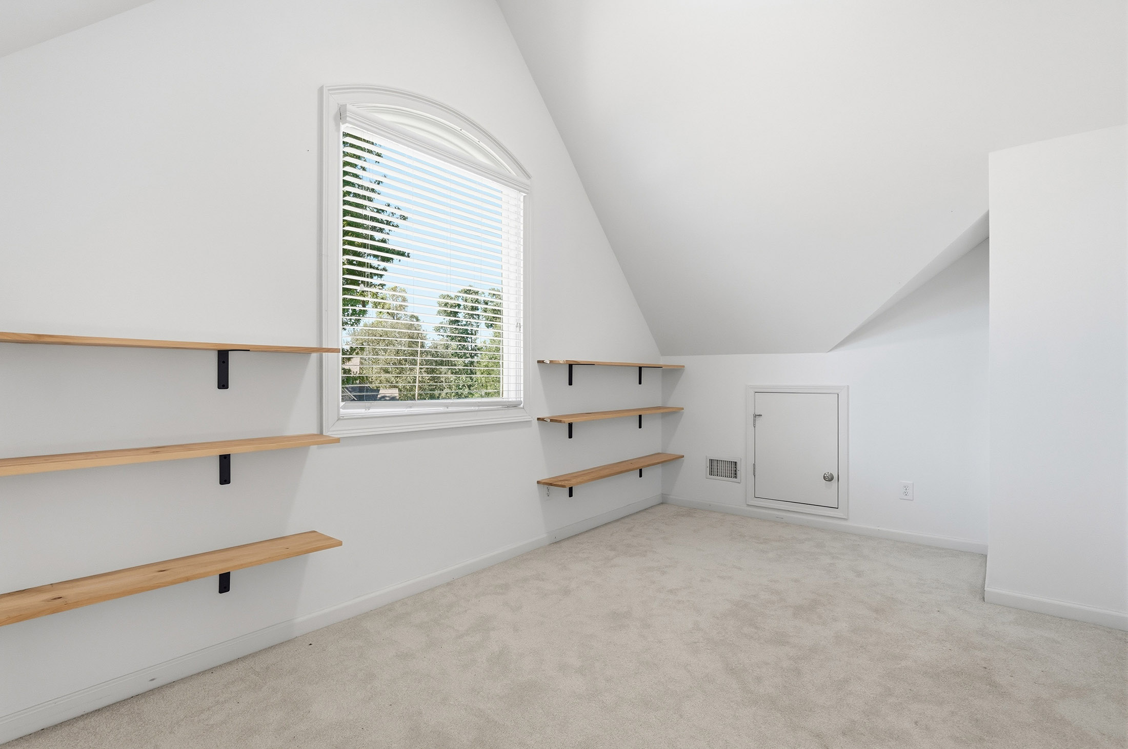 Beautifully Appointed Home in Sought-After Woodmont - 物件實景