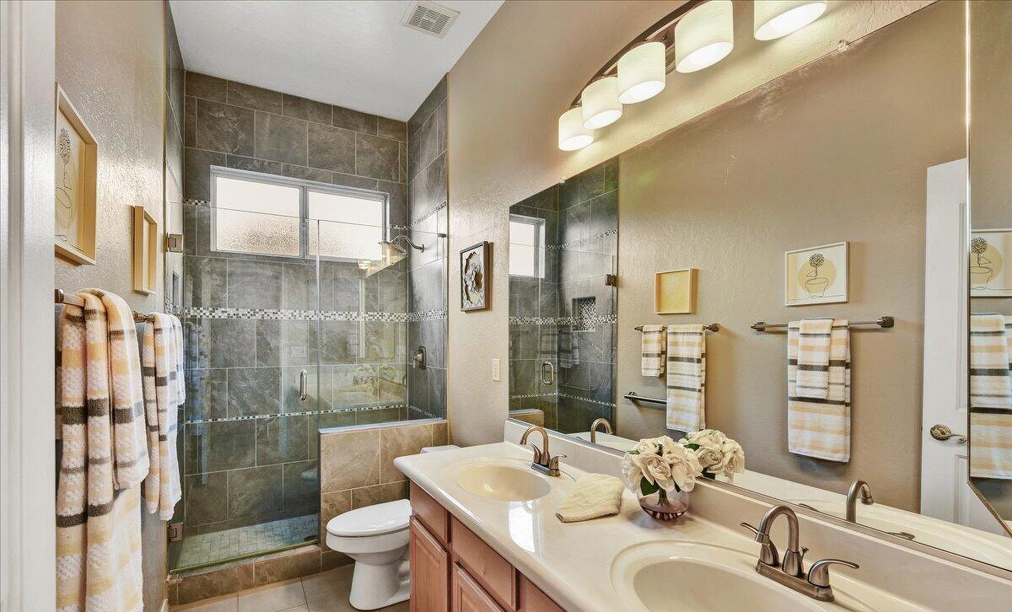  8751 W Sierra Pinta Dr  Peoria, AZ - 物件實景