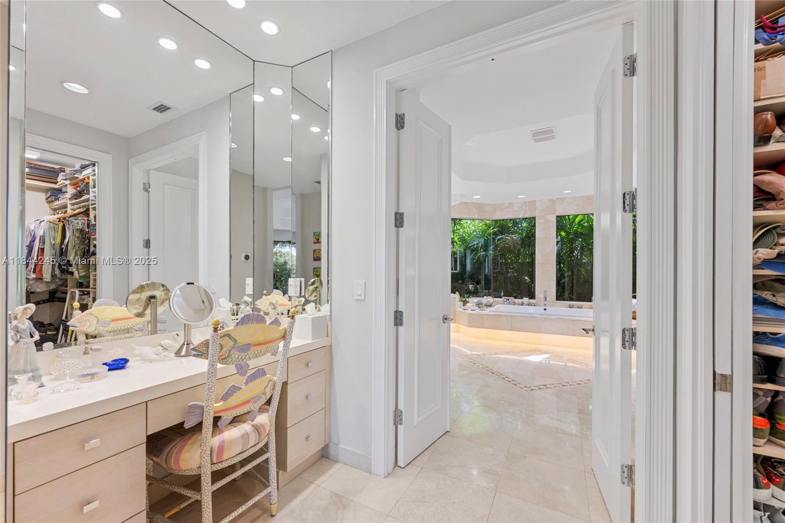 Weston, Florida, 33327, United States, 5 Bedrooms Bedrooms, ,4 BathroomsBathrooms,Residential,For Sale,1901974