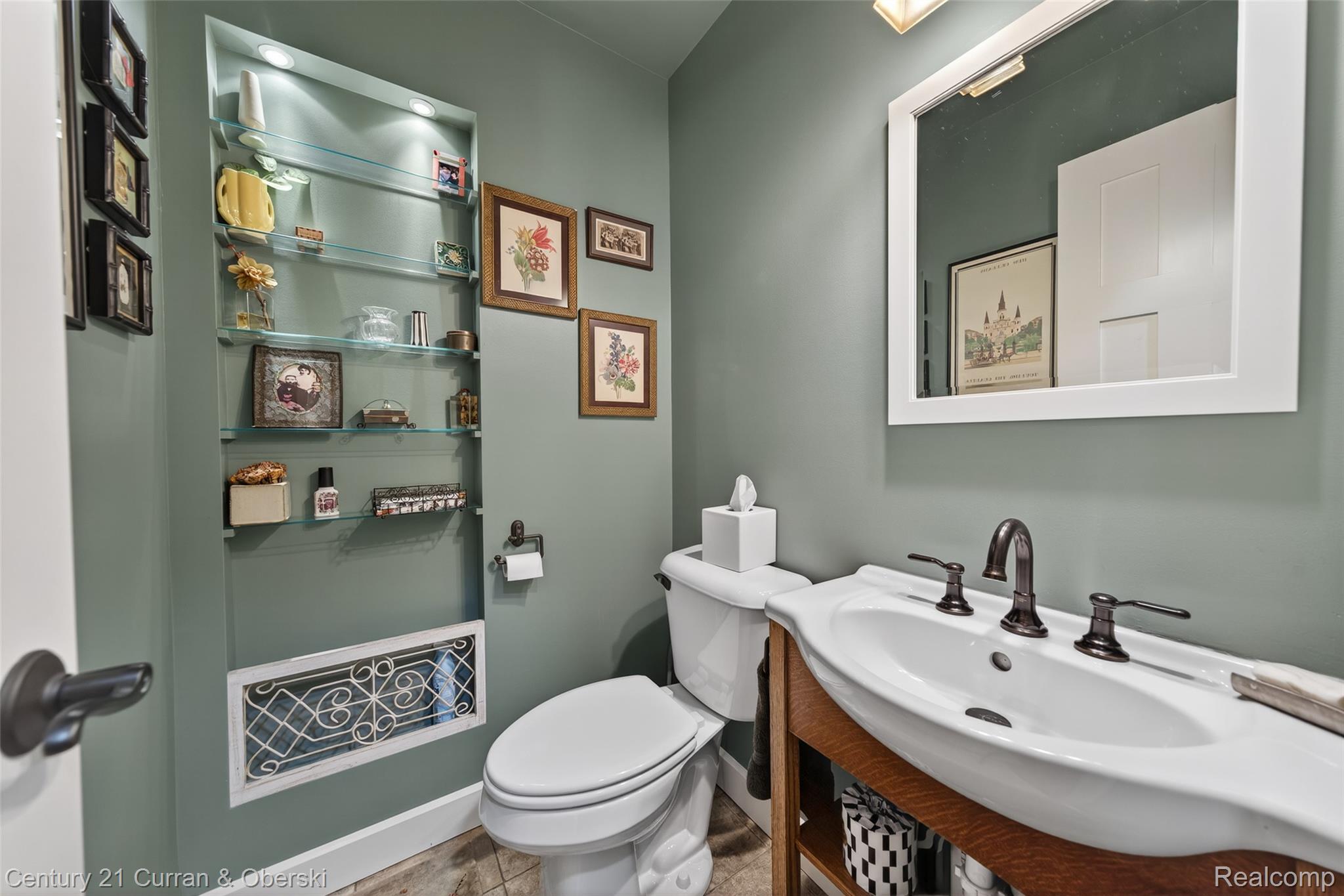 Bloomfield Hills, Michigan, 48301, United States, 4 Bedrooms Bedrooms, ,4 BathroomsBathrooms,Residential,For Sale,2035852