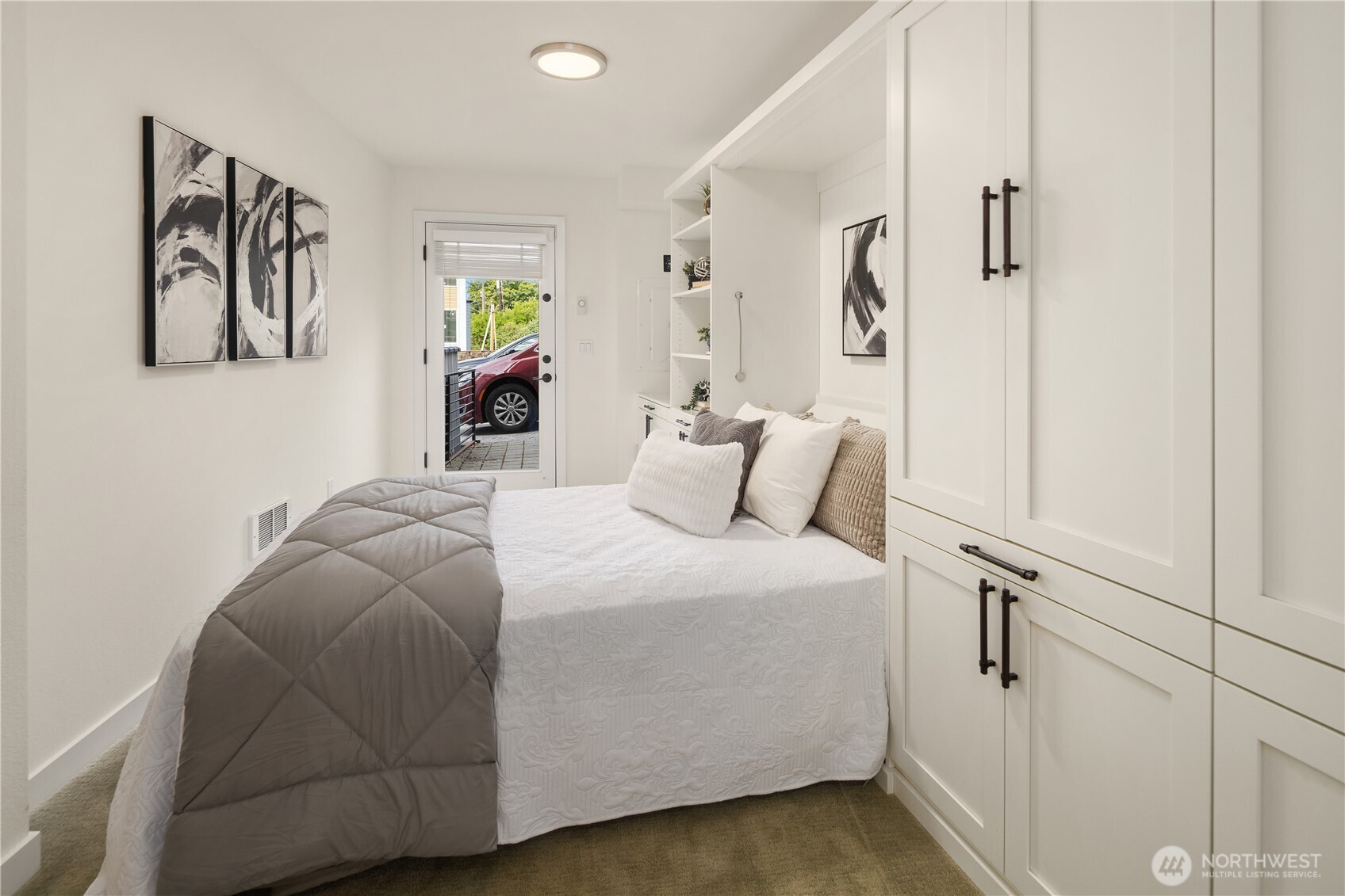 Seattle, Washington, 98115, United States, 3 Bedrooms Bedrooms, ,Residential,For Sale,1926202