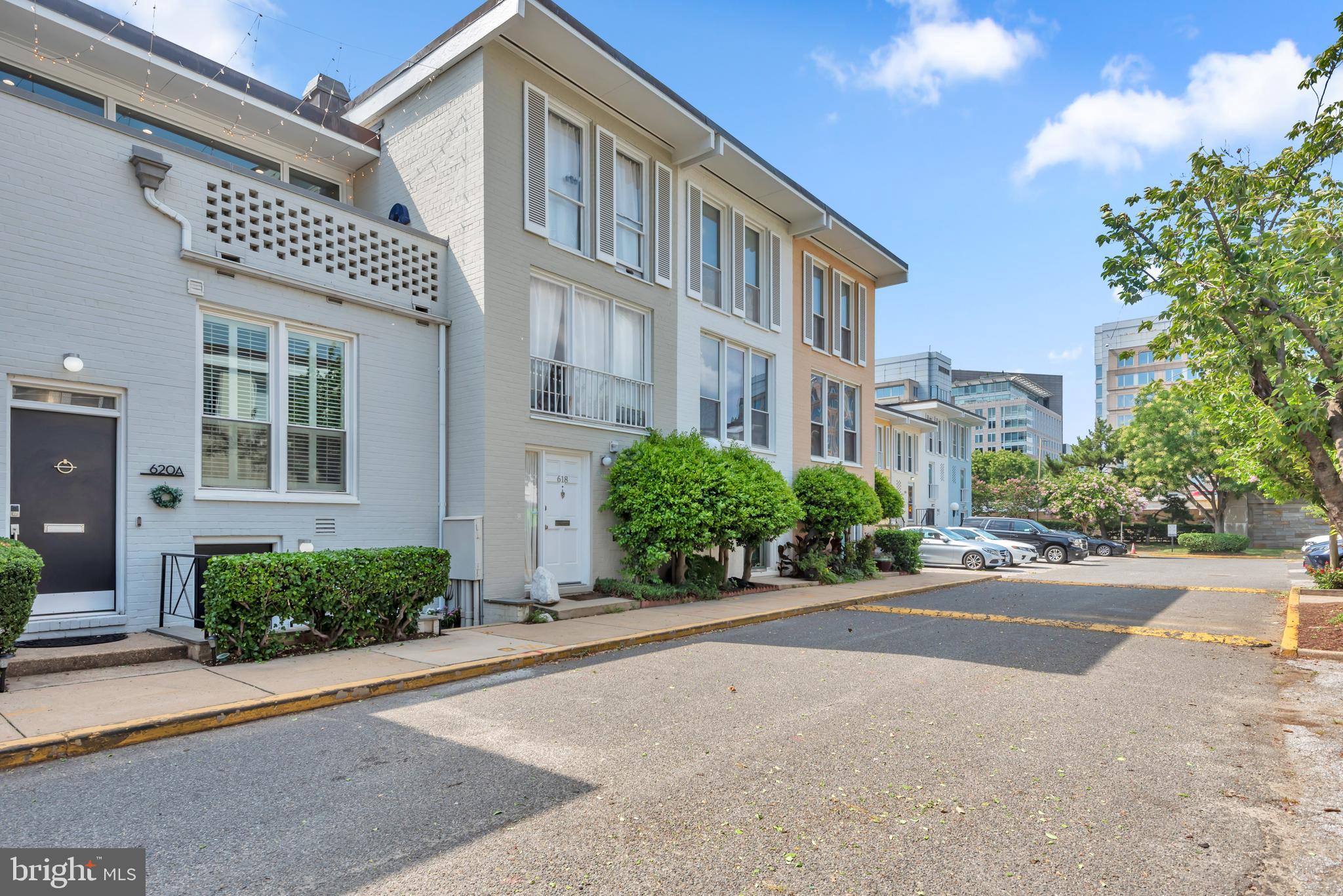 Washington, District of Columbia, 20024, United States, 3 Bedrooms Bedrooms, ,3 BathroomsBathrooms,Residential,For Sale,1943567