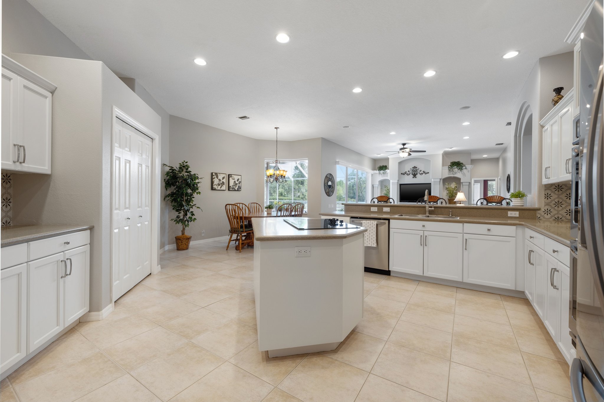 Tampa, Florida, 33647, United States, 5 Bedrooms Bedrooms, ,4 BathroomsBathrooms,Residential,For Sale,1835178