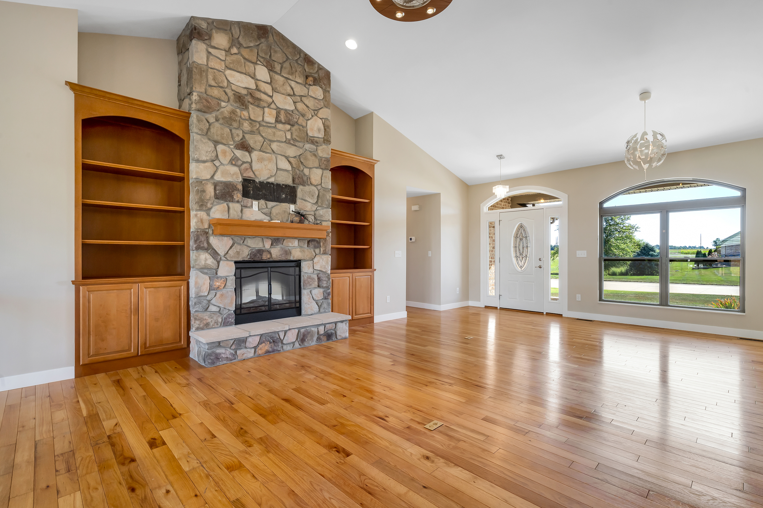 Waterloo, Illinois, 62298, United States, 5 Bedrooms Bedrooms, ,4 BathroomsBathrooms,Residential,For Sale,1978838