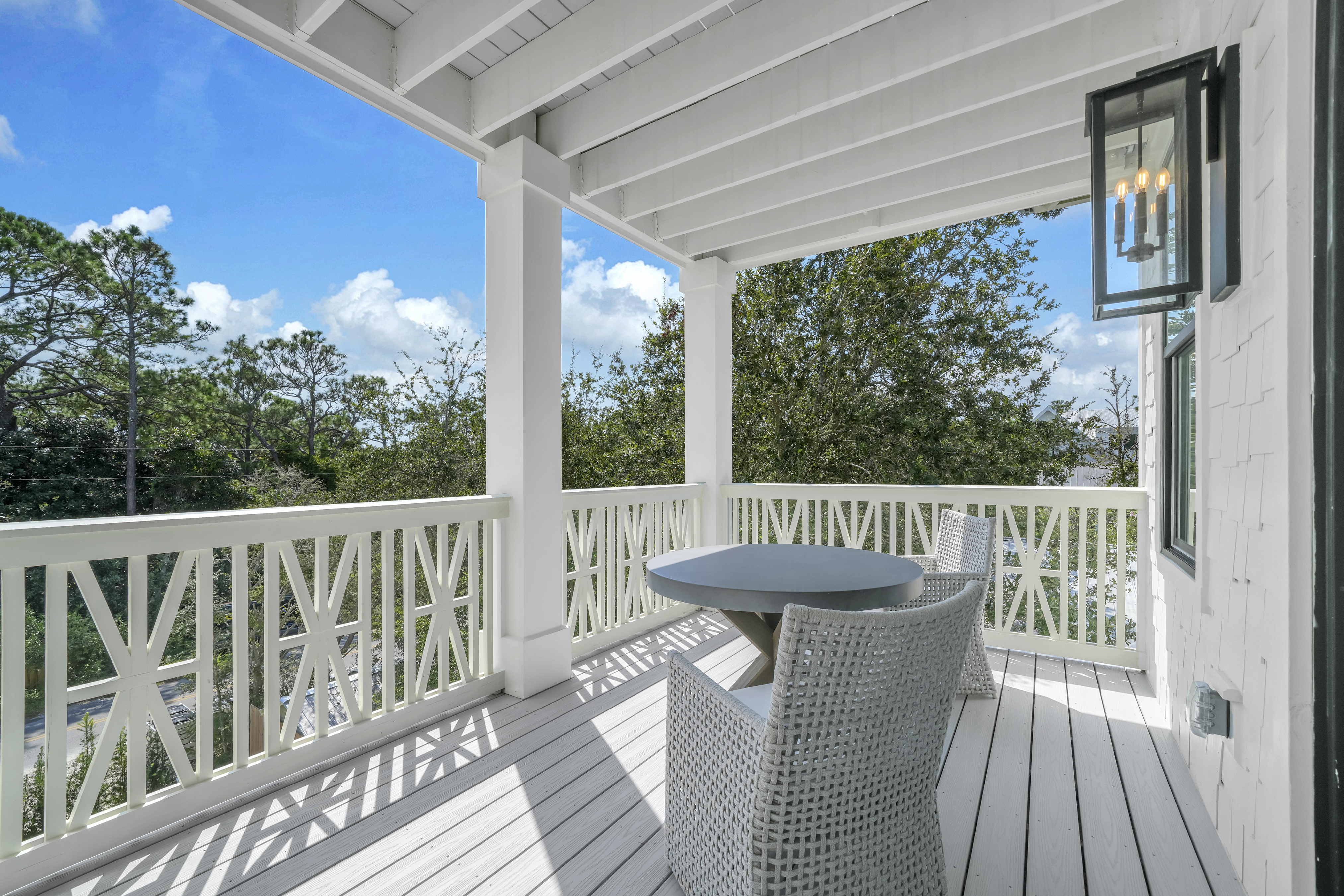  Custom Coastal Home With Private Pool And Expansive Outdoor Living - 物件實景