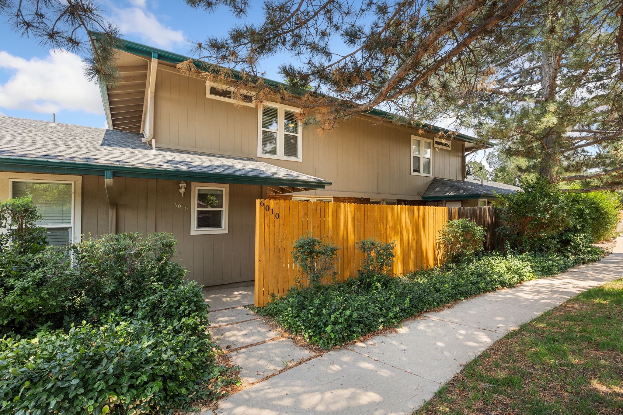  Rare 3 bed, 2 bath property in sought after Greenwood Village - 物件實景