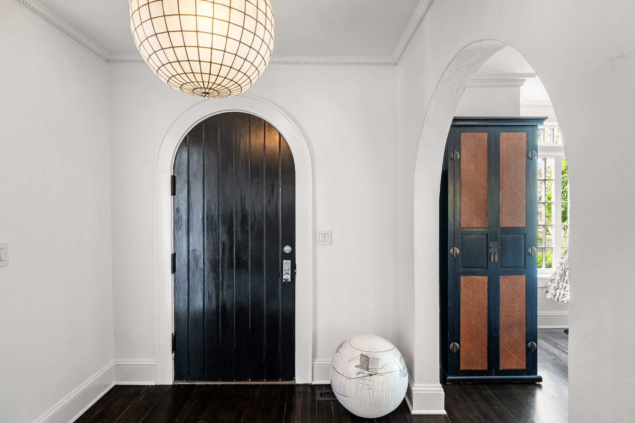  Timeless Ardmore Park Home Blends Classic Charm with Custom Renovations - 物件實景