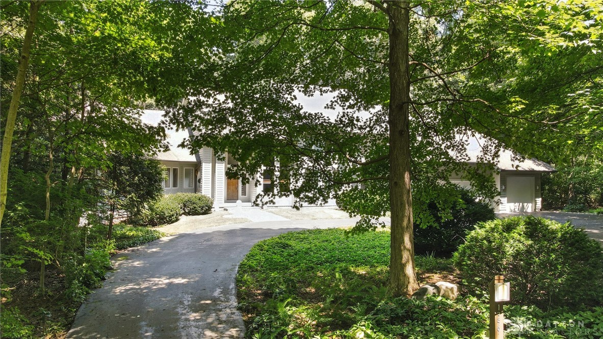 Sugarcreek Twp, Ohio, 45440, United States, 4 Bedrooms Bedrooms, ,5 BathroomsBathrooms,Residential,For Sale,1902150