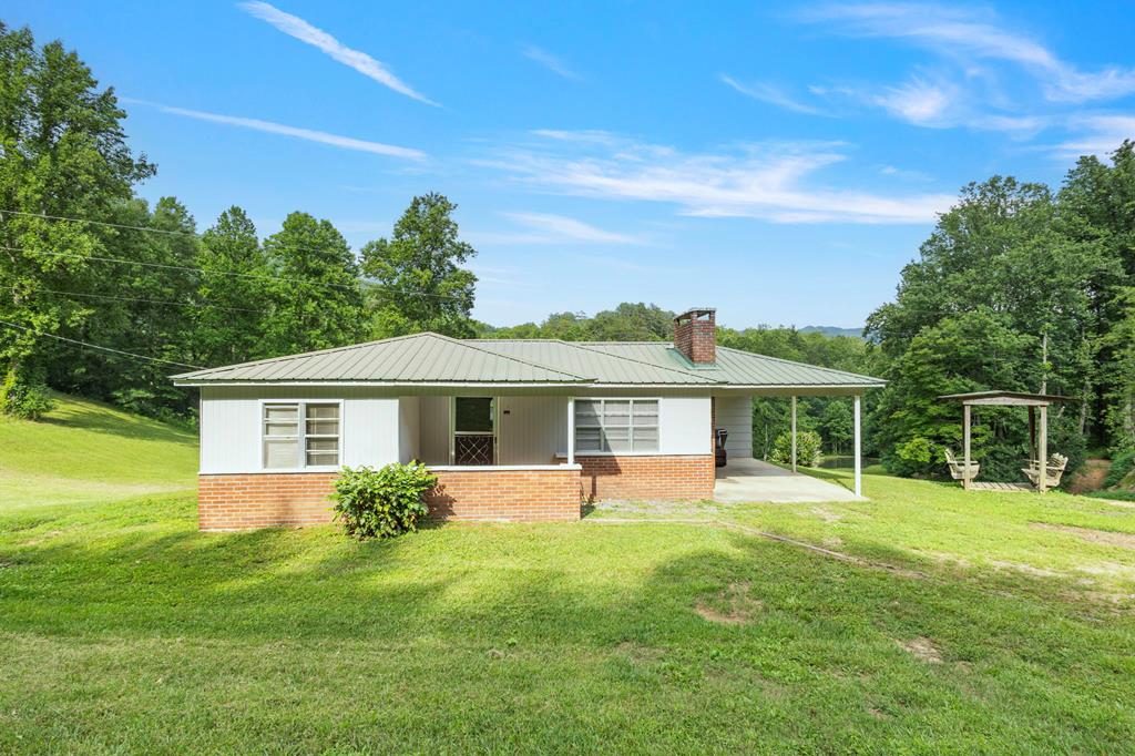 Hayesville, North Carolina, 28904, United States, 4 Bedrooms Bedrooms, ,2 BathroomsBathrooms,Residential,For Sale,1871296