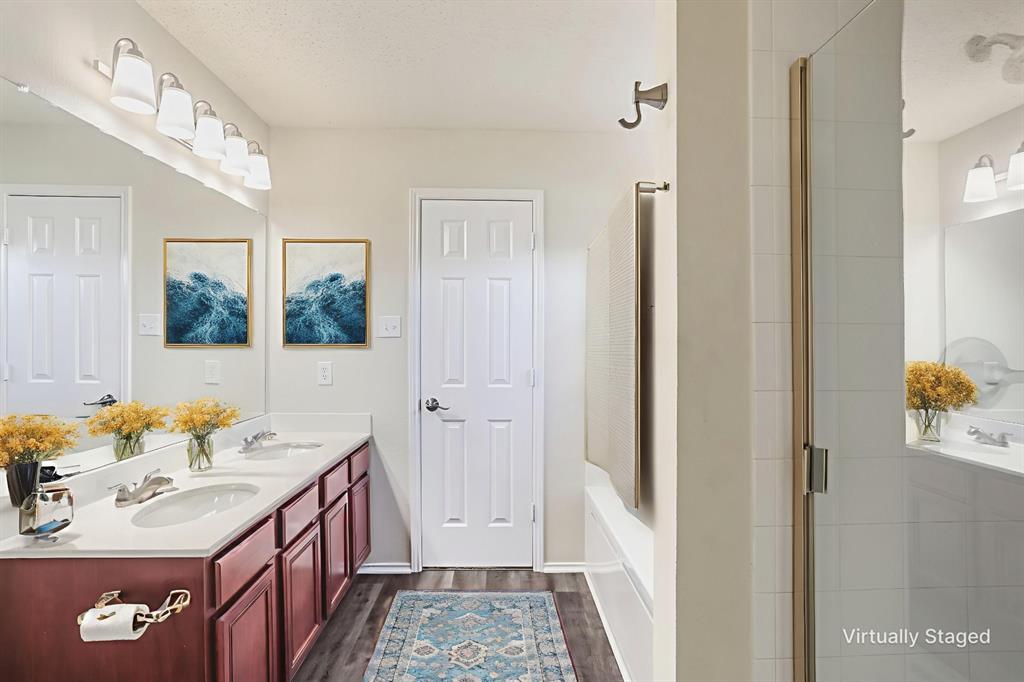 Dallas, Texas, 75212, United States, 5 Bedrooms Bedrooms, ,3 BathroomsBathrooms,Residential,For Sale,1902272