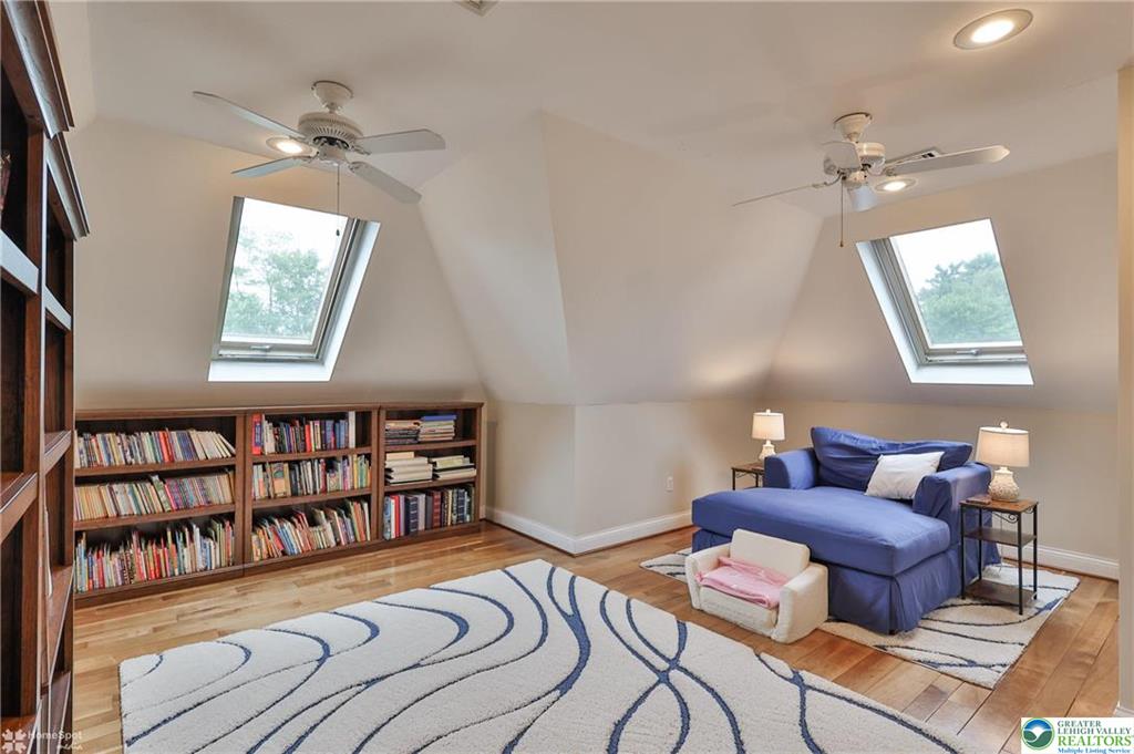 Stroudsburg, Pennsylvania, 18360-6926, United States, 7 Bedrooms Bedrooms, ,4 BathroomsBathrooms,Residential,For Sale,1904497