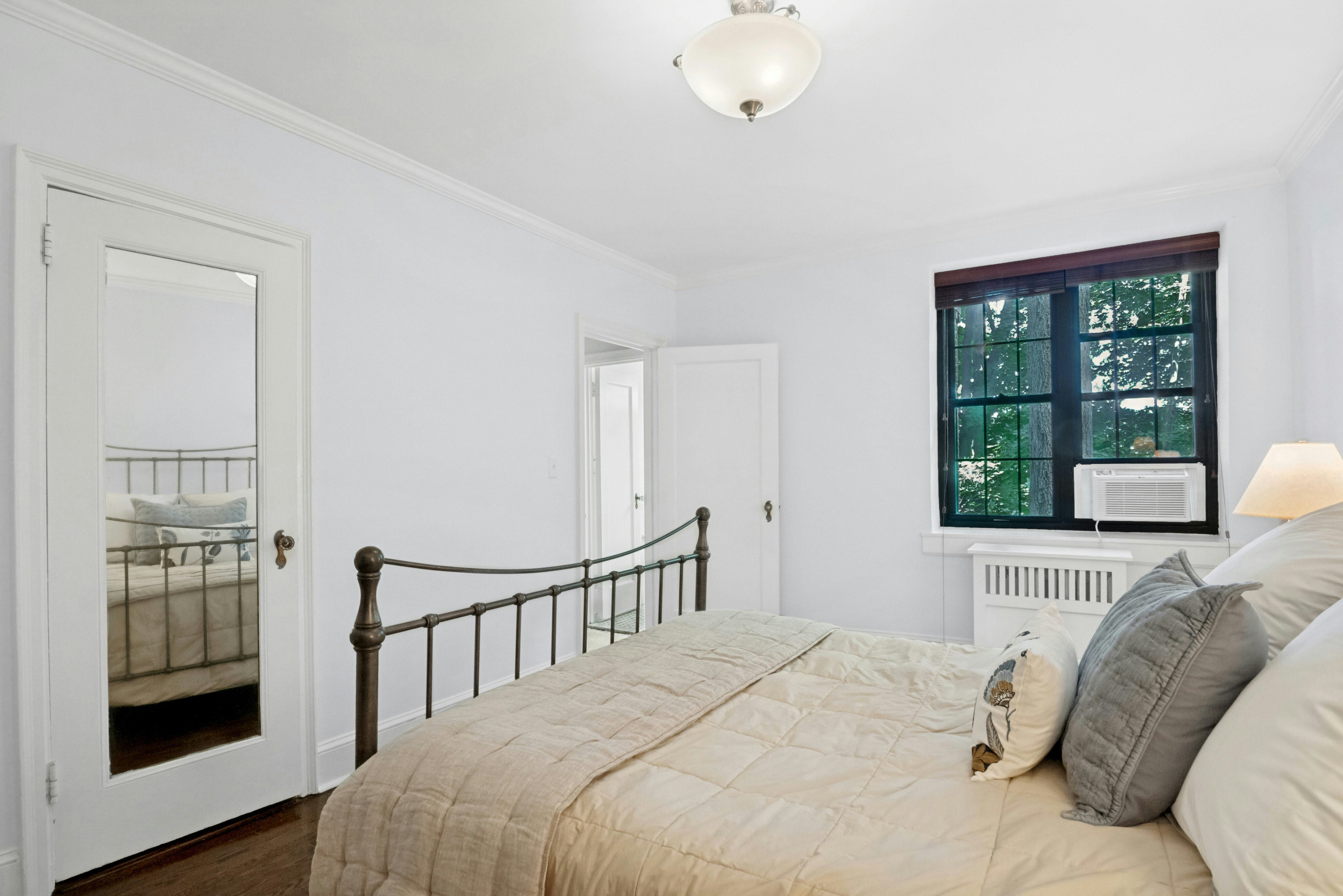  Tucked into a quiet section of the complex is this bright and inviting 1-BR - 物件實景
