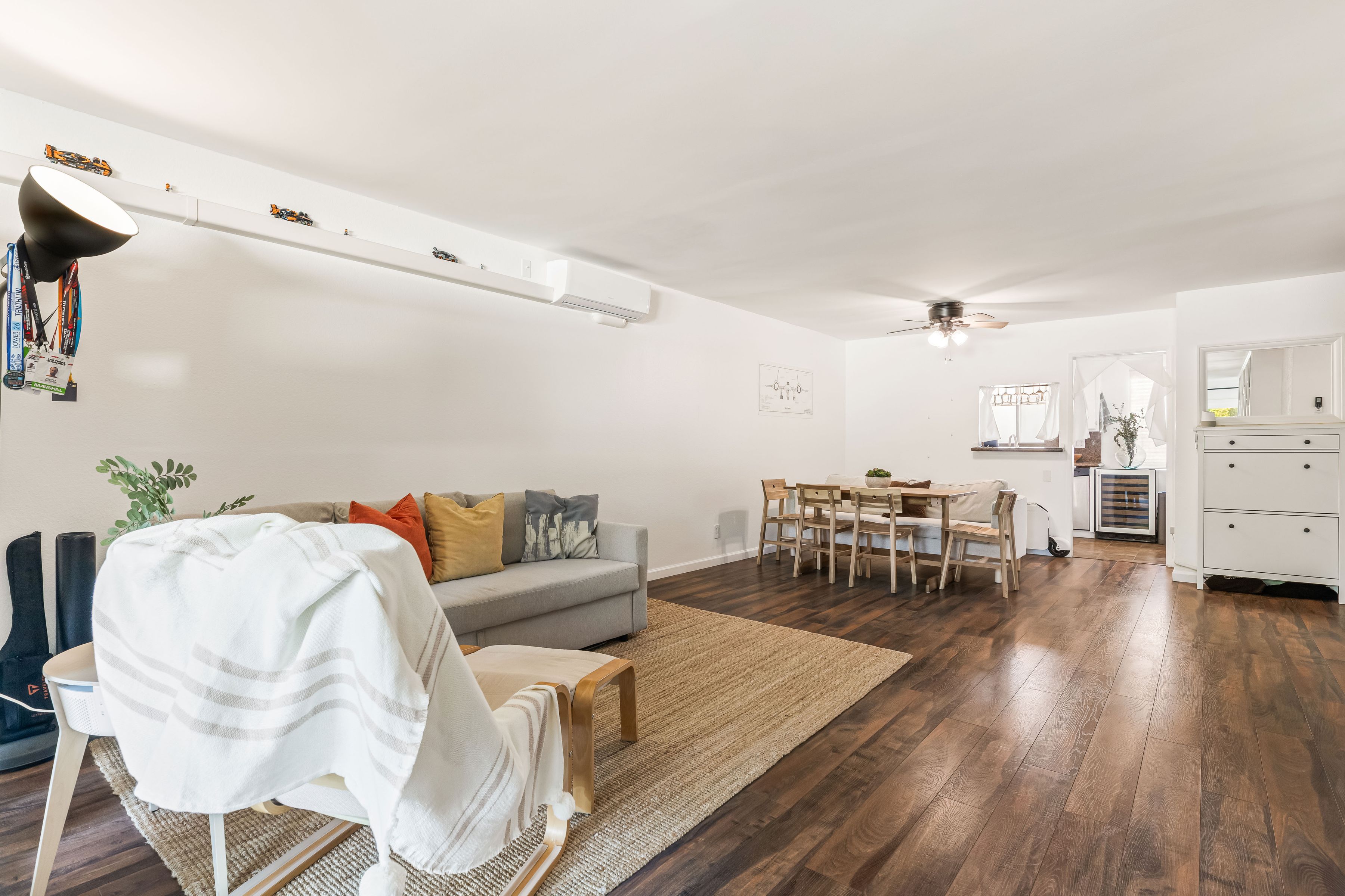  2320 S Bentley Ave - 物件實景