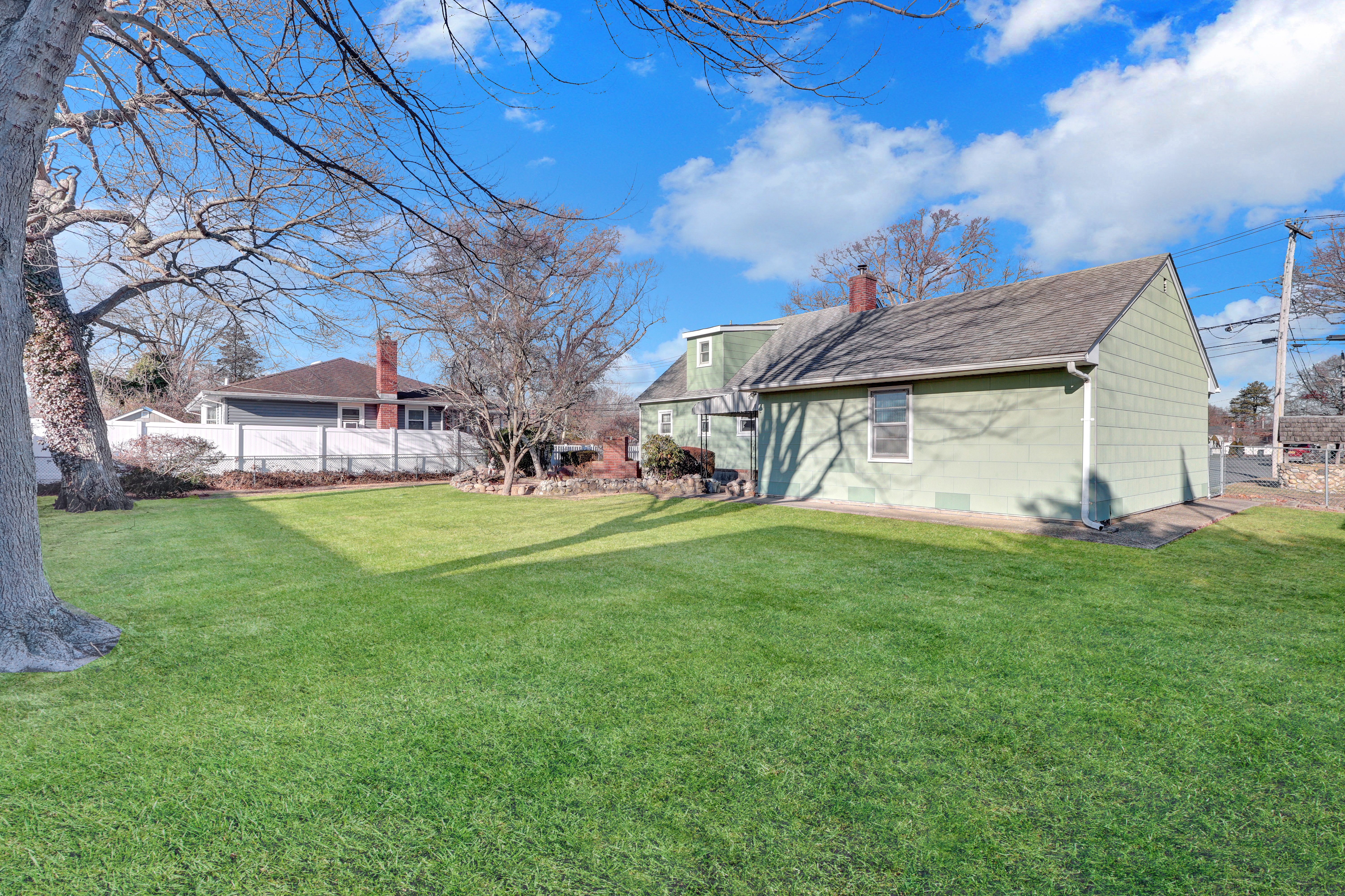 West Babylon, New York, 11704, United States, 4 Bedrooms Bedrooms, ,2 BathroomsBathrooms,Residential,For Sale,2010725