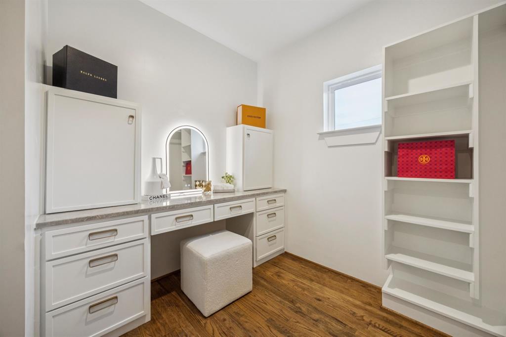 Dallas, Texas, 75211, United States, 4 Bedrooms Bedrooms, ,3 BathroomsBathrooms,Residential,For Sale,1988260