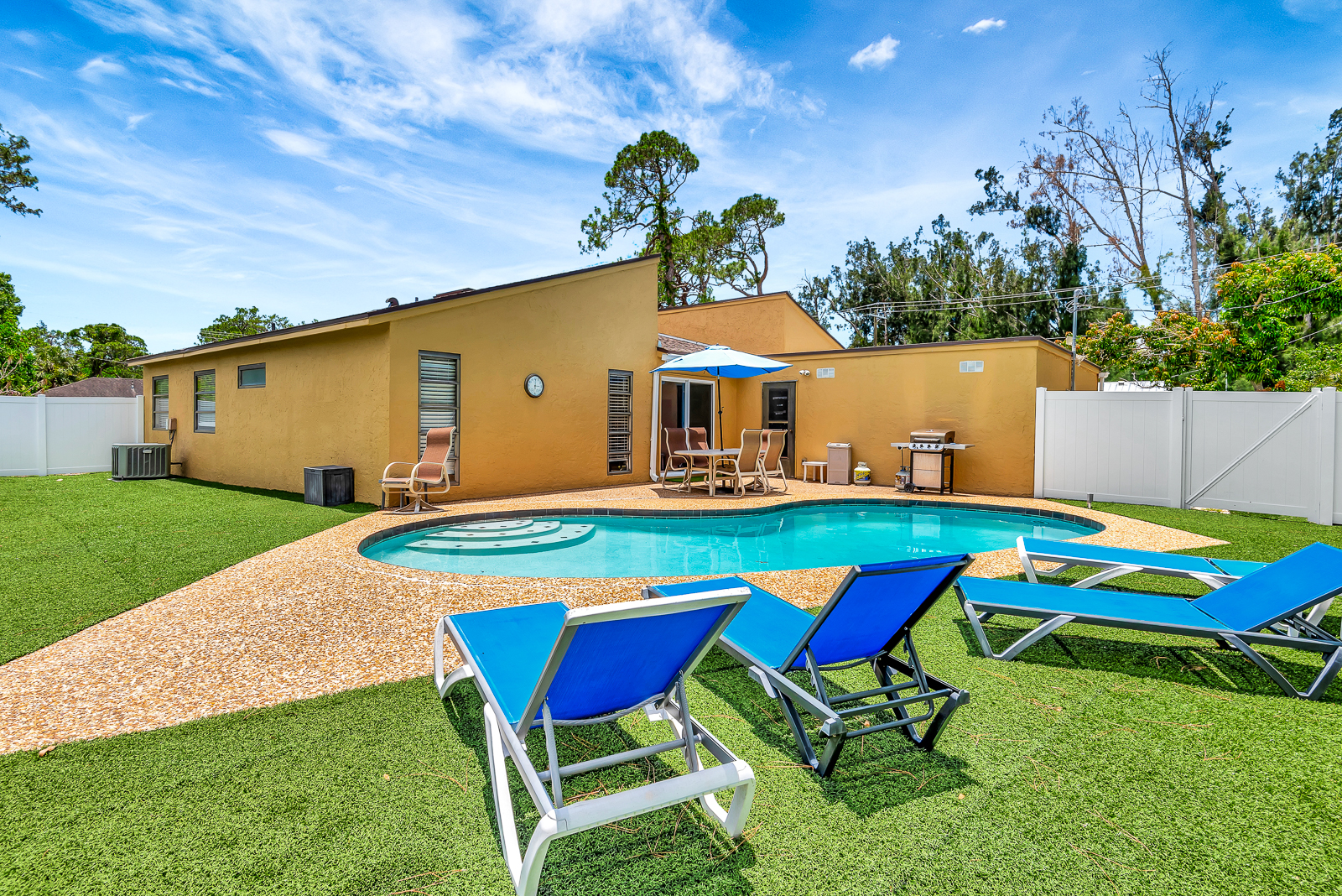 Sarasota, Florida, 34231, United States, 4 Bedrooms Bedrooms, ,2 BathroomsBathrooms,Residential,For Sale,1981224