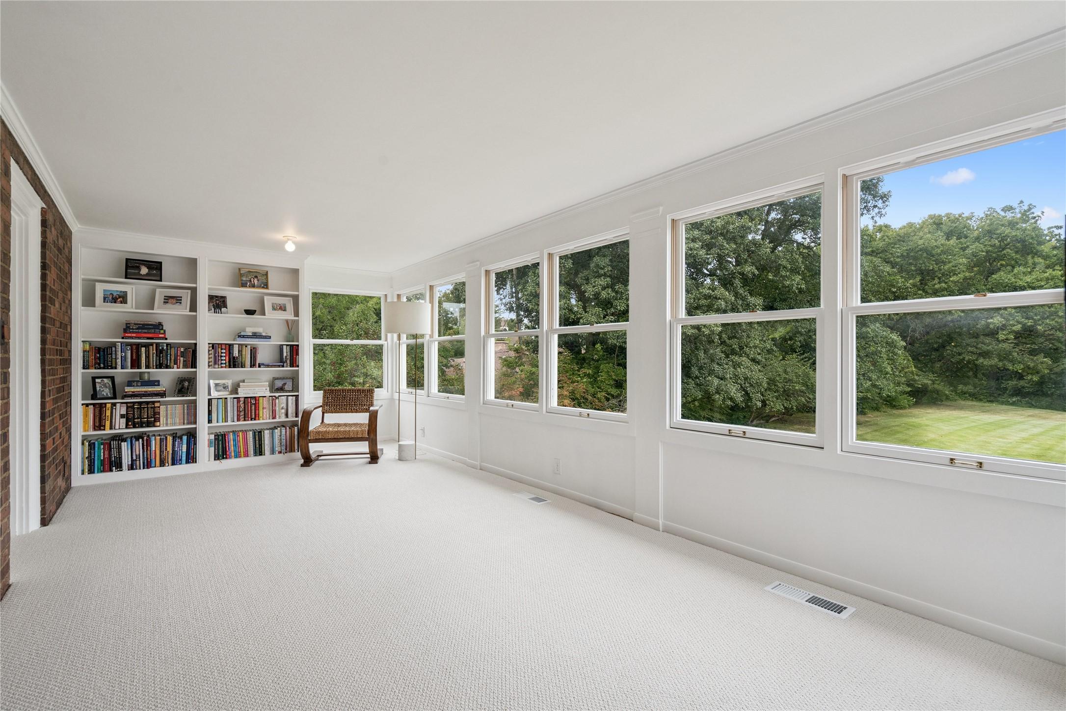 Des Moines, Iowa, 50312, United States, 4 Bedrooms Bedrooms, ,4 BathroomsBathrooms,Residential,For Sale,1942585