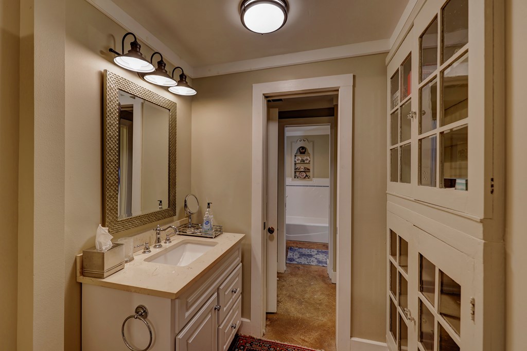 Kerrville, Texas, 78028, United States, 6 Bedrooms Bedrooms, ,6 BathroomsBathrooms,Residential,For Sale,1980458