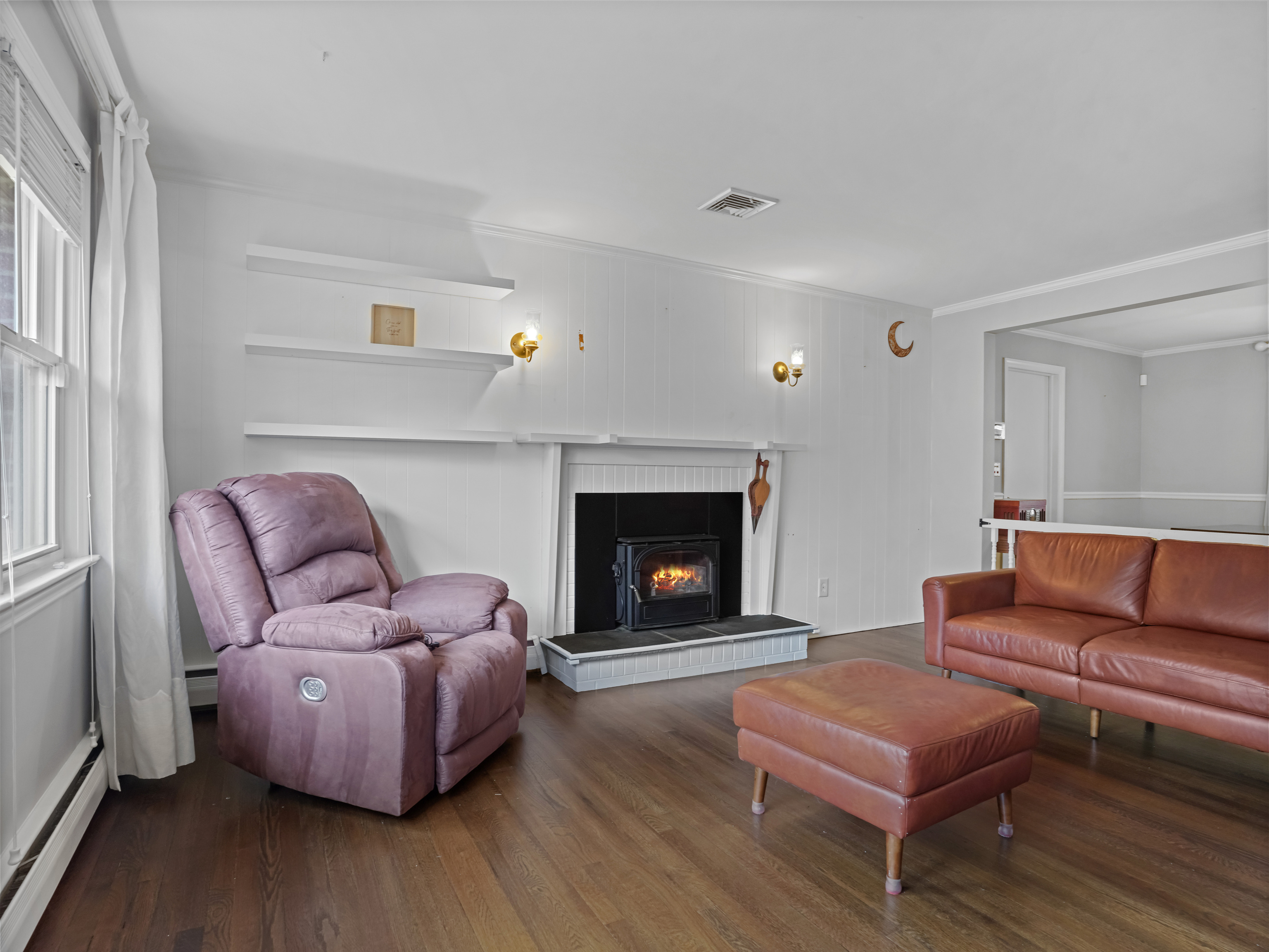 Norwalk, Connecticut, 06850, United States, 3 Bedrooms Bedrooms, ,2 BathroomsBathrooms,Residential,For Sale,1989488