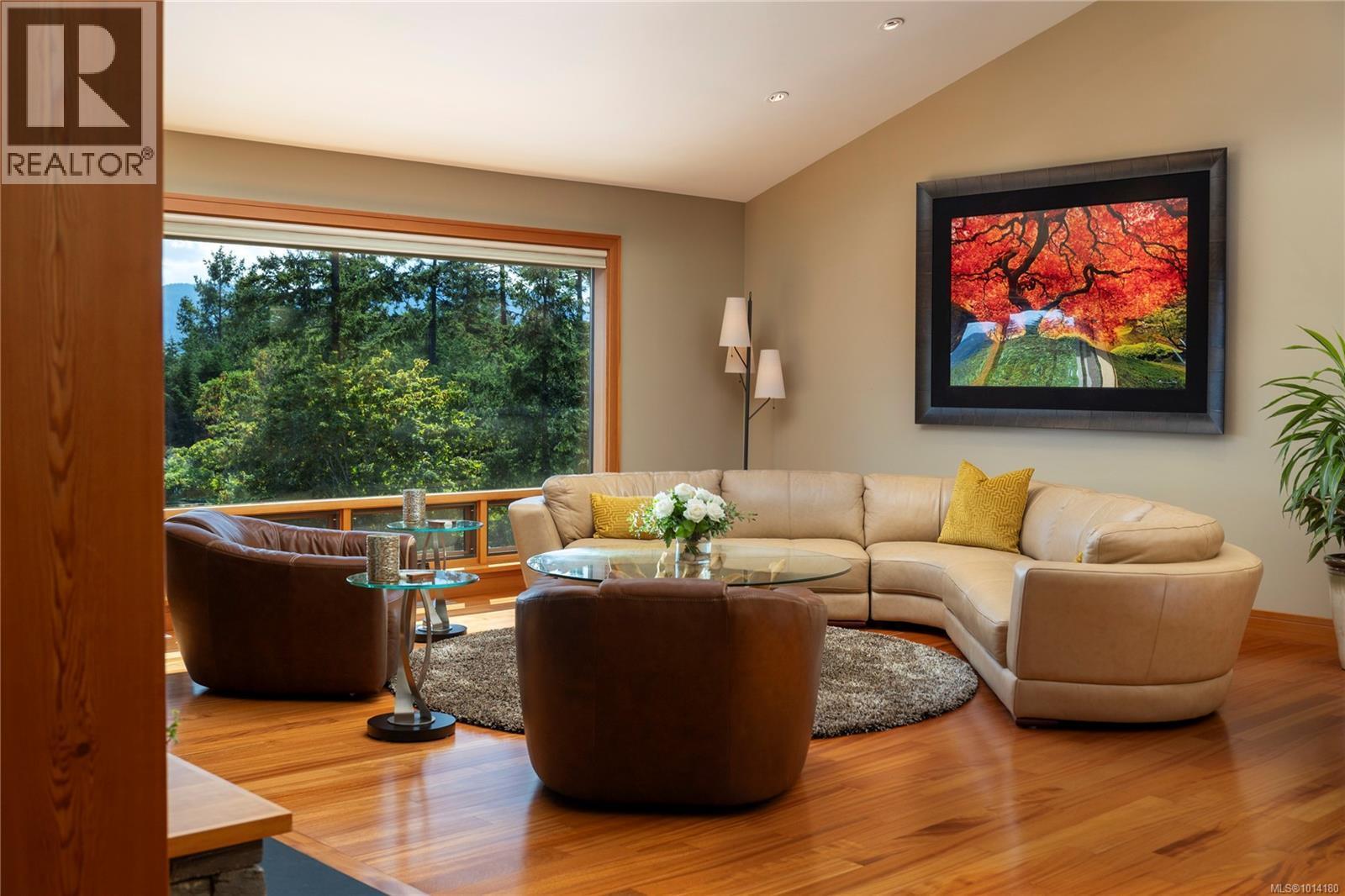 CENTRAL SAANICH, British Columbia, V8M 1S2, CA, 3 Bedrooms Bedrooms, ,4 BathroomsBathrooms,Residential,For Sale,1947352