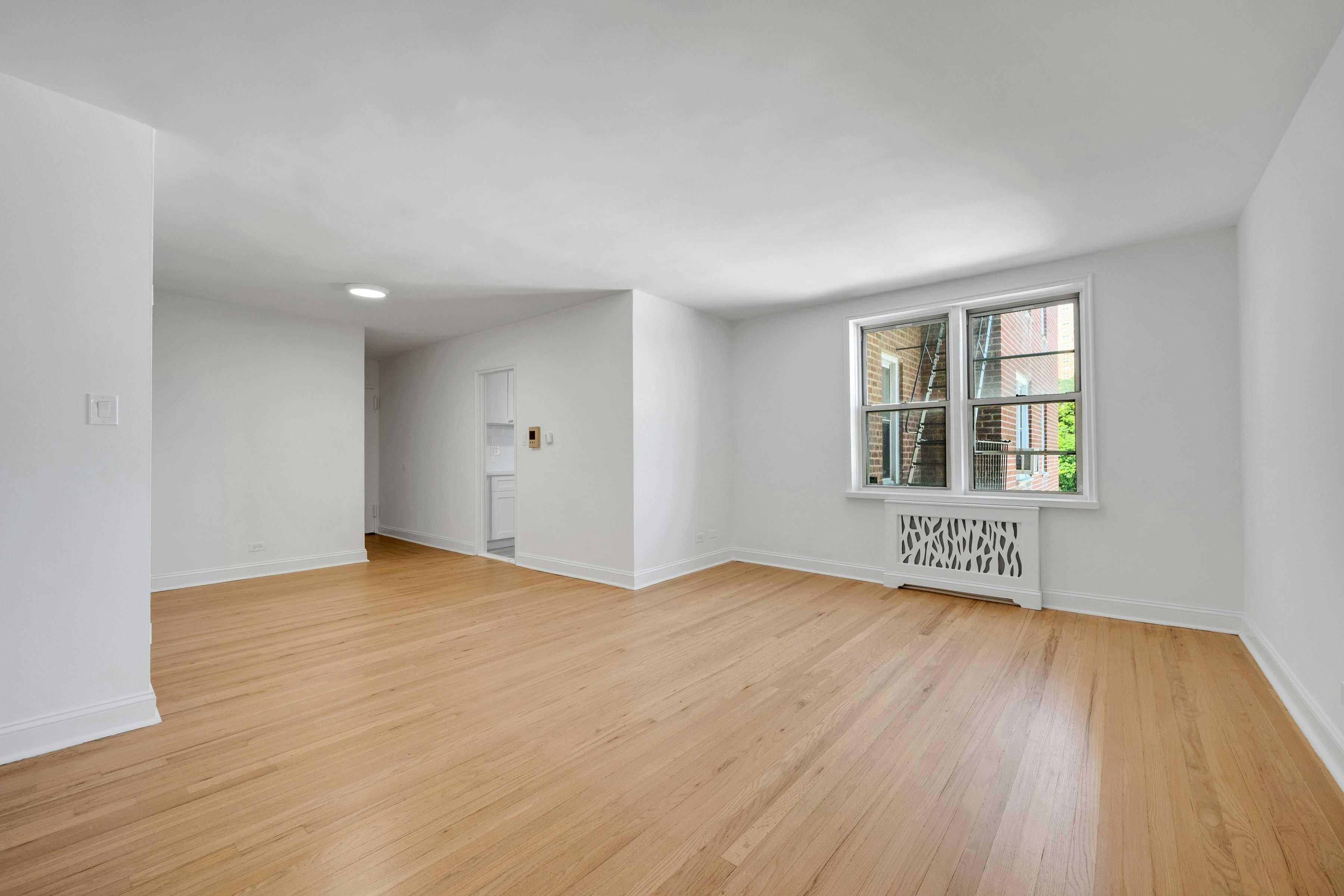  5650 Netherland Avenue - 物件實景