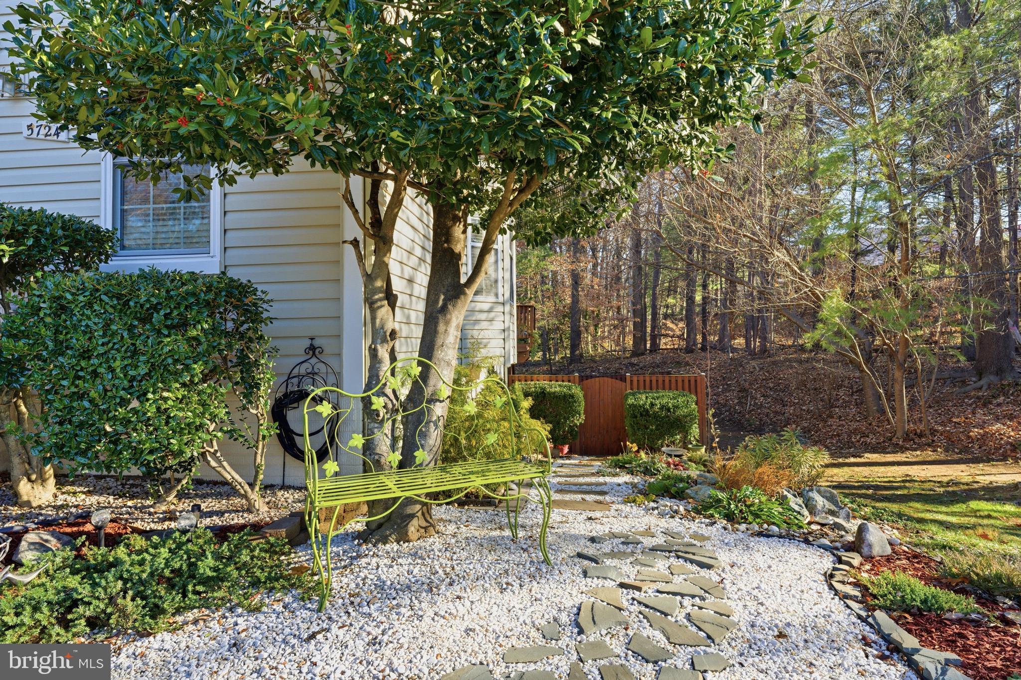 Clifton, Virginia, 20124, United States, 2 Bedrooms Bedrooms, ,3 BathroomsBathrooms,Residential,For Sale,2001572