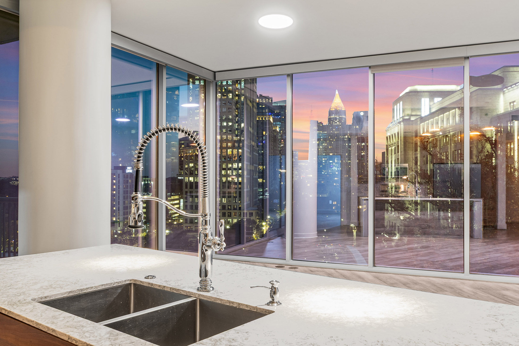  Iconic Intown Living at 1010 Midtown - 物件實景