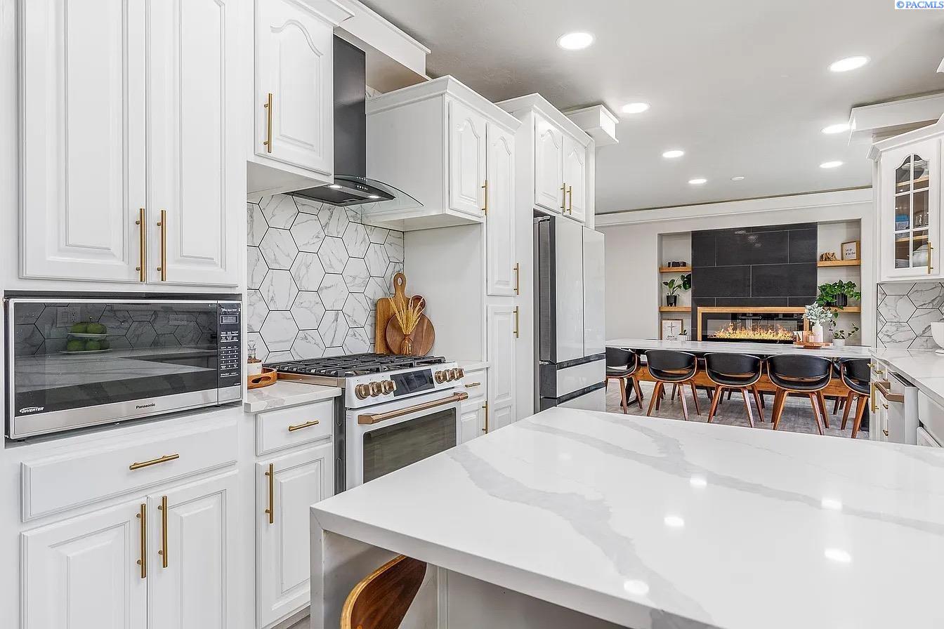 Kennewick, Washington, 99336, United States, 7 Bedrooms Bedrooms, ,7 BathroomsBathrooms,Residential,For Sale,1983847