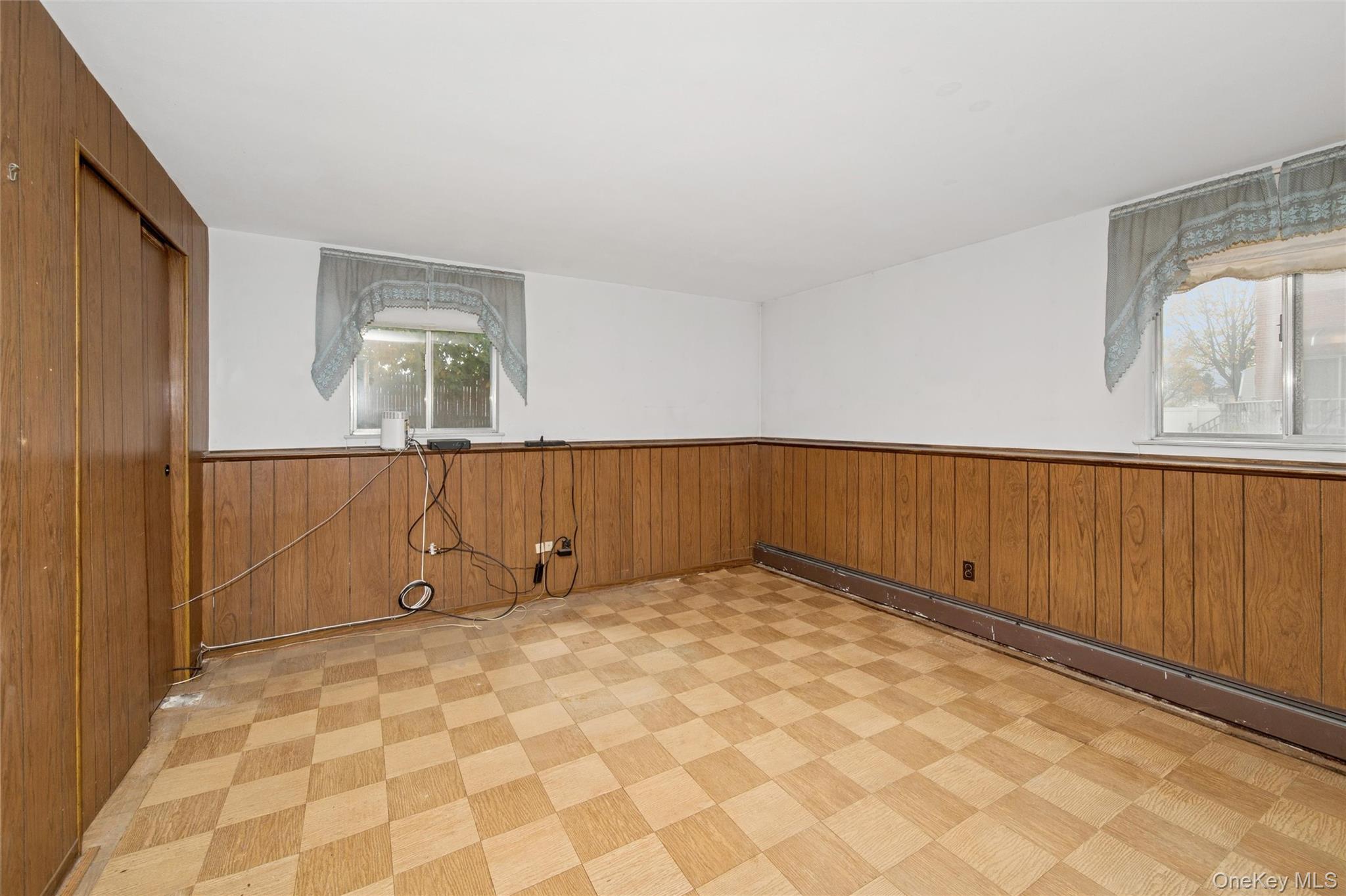 Hicksville, New York, 11801, United States, 4 Bedrooms Bedrooms, ,2 BathroomsBathrooms,Residential,For Sale,1990938