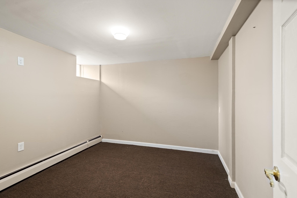 Salem, Massachusetts, 01970, United States, 3 Bedrooms Bedrooms, ,1 BathroomBathrooms,Residential,For Sale,1988229