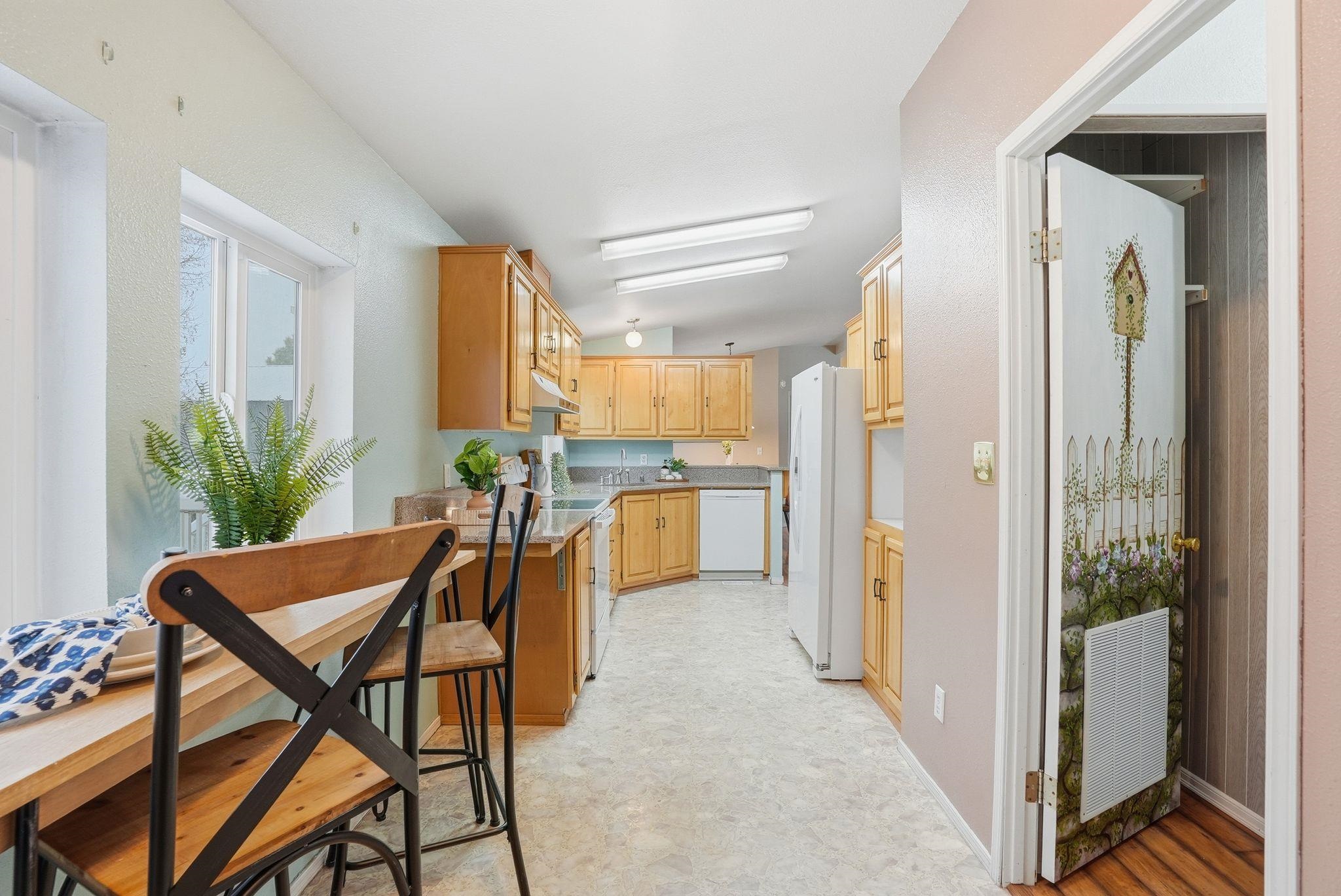 Greenacres, Washington, 99016, United States, 5 Bedrooms Bedrooms, ,2 BathroomsBathrooms,Residential,For Sale,2001748