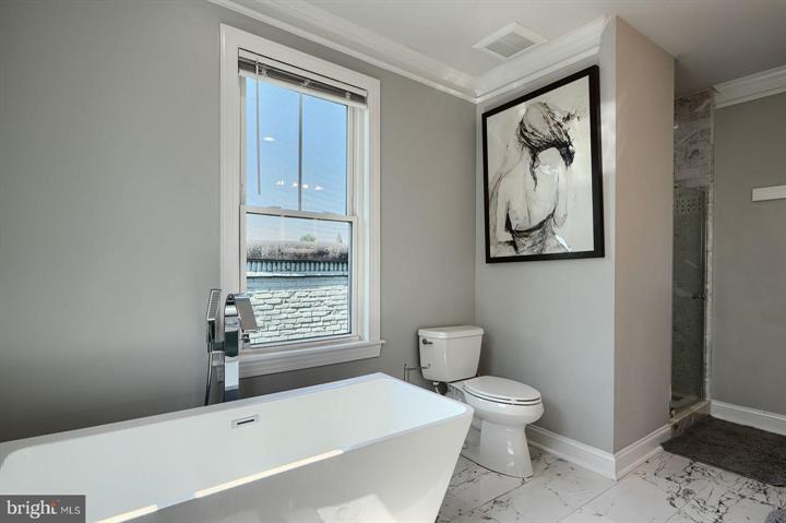 Baltimore, Maryland, 21230, United States, 5 Bedrooms Bedrooms, ,7 BathroomsBathrooms,Residential,For Sale,1920297