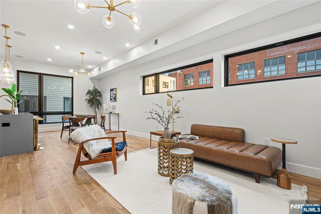 Jersey City, New Jersey, 07307, United States, 3 Bedrooms Bedrooms, ,3 BathroomsBathrooms,Residential,For Sale,2002133