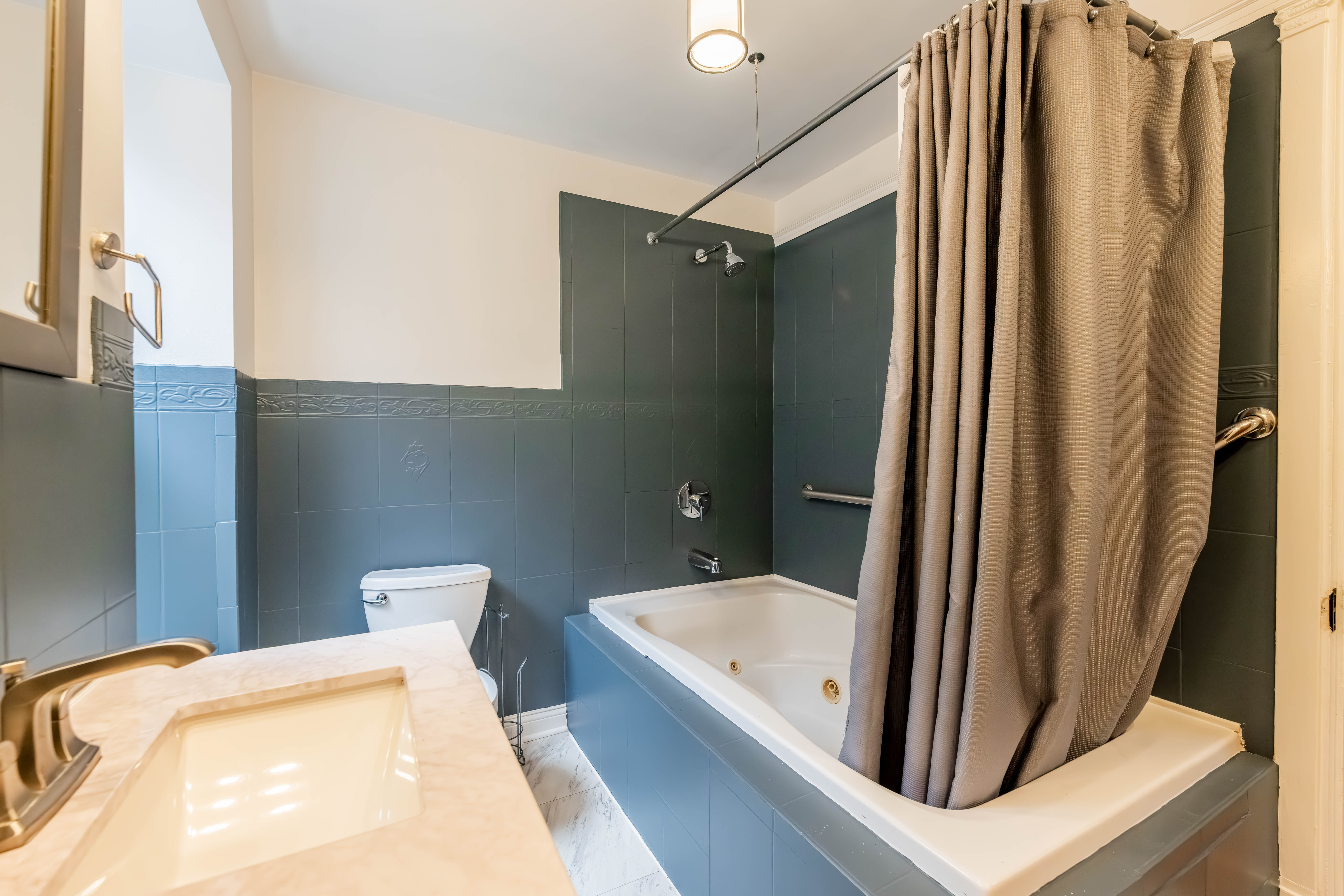  A Rare Opportunity to Own a Quintessential Vintage Rowhome - 物件實景