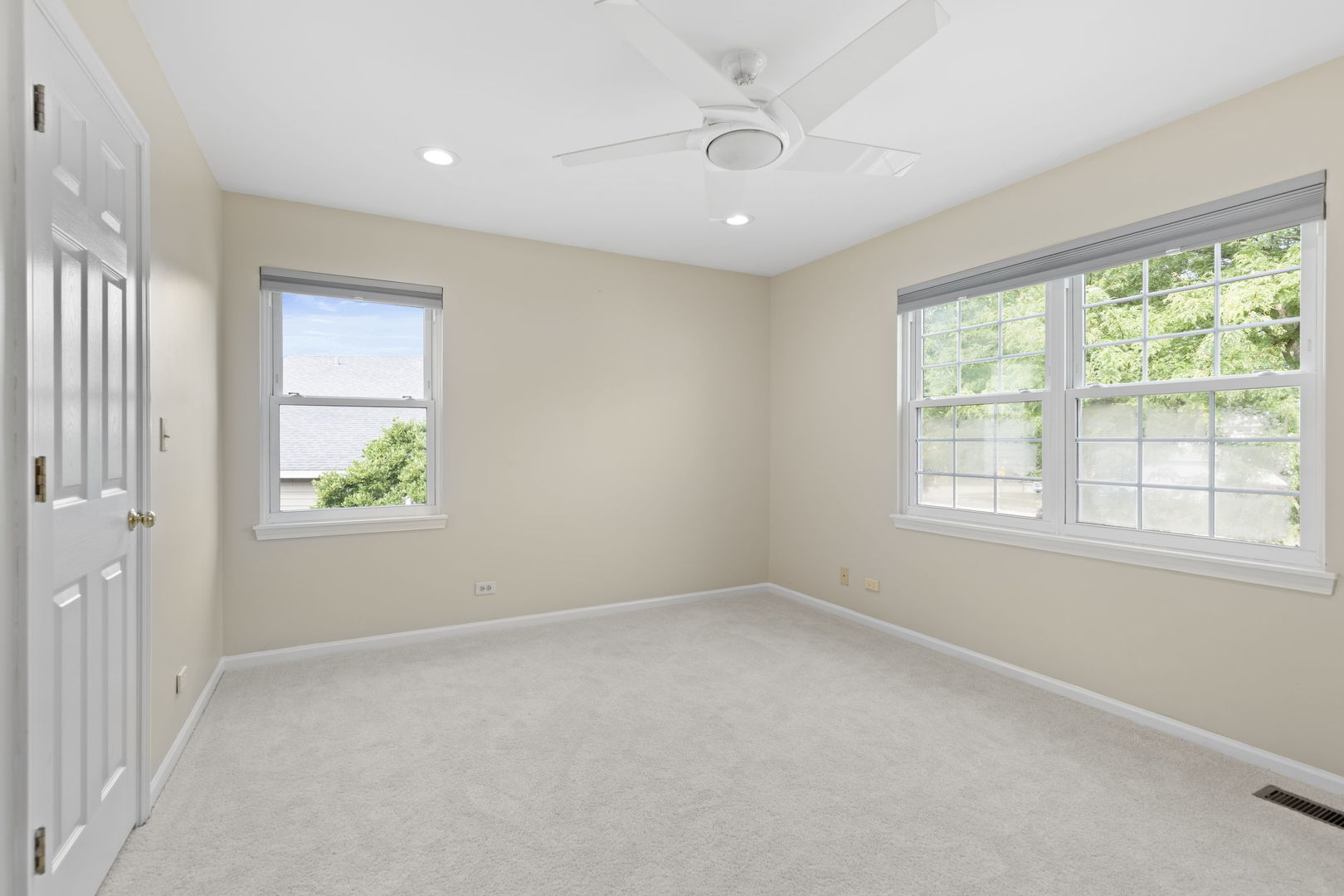 Gurnee, Illinois, 60031, United States, 5 Bedrooms Bedrooms, ,3 BathroomsBathrooms,Residential,For Sale,1940338