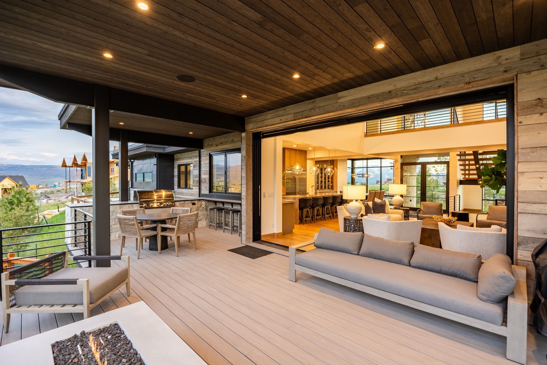  New Mountain Contemporary Home on Rare Double Lot with Timp Views - 物件實景