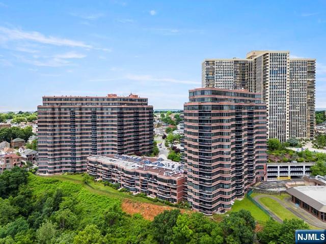 Cliffside Park, New Jersey, 07010, United States, 3 Bedrooms Bedrooms, ,4 BathroomsBathrooms,Residential,For Sale,1885354