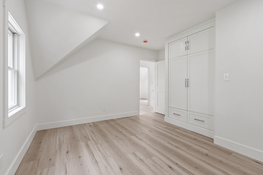 Leominster, Massachusetts, 01453, United States, 3 Bedrooms Bedrooms, ,2 BathroomsBathrooms,Residential,For Sale,1912072