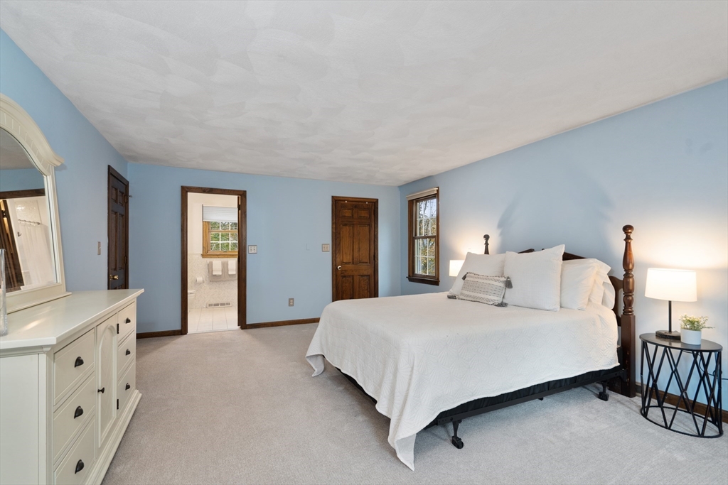 Marlborough, Massachusetts, 01752, United States, 4 Bedrooms Bedrooms, ,Residential,For Sale,1987097