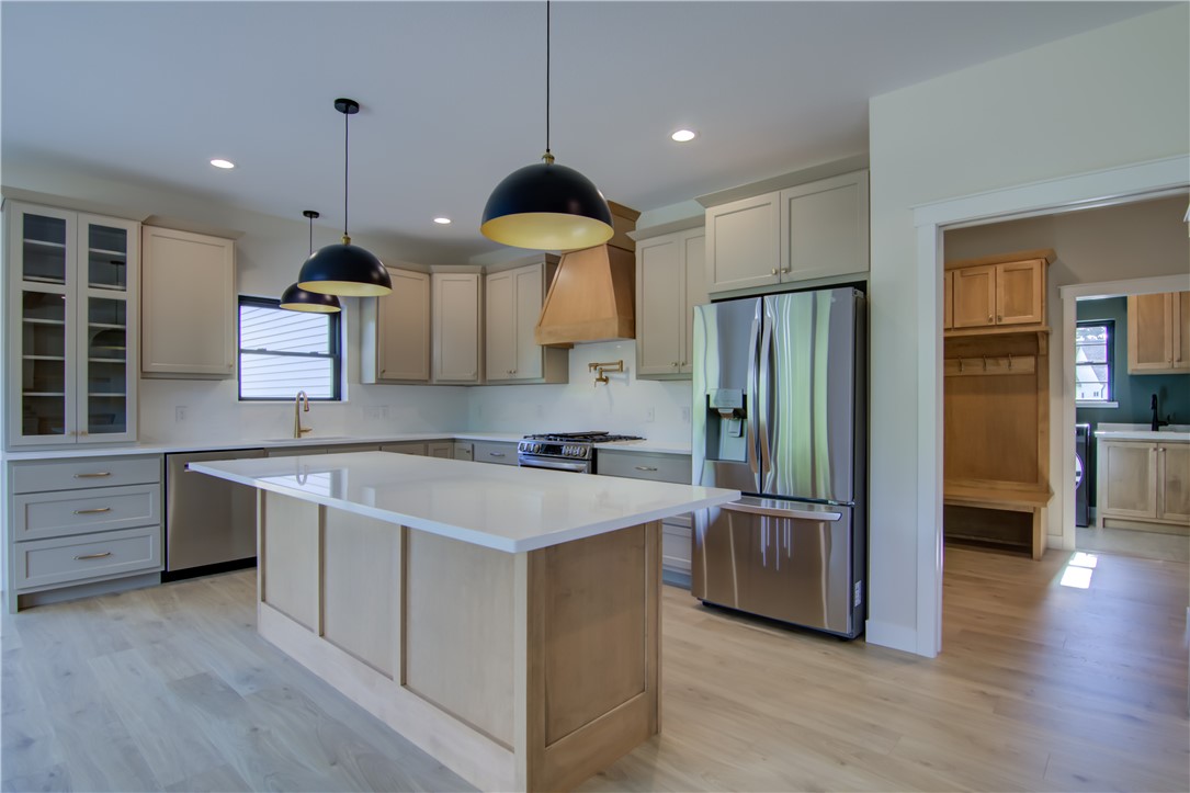 Eau Claire, Wisconsin, 54701, United States, 3 Bedrooms Bedrooms, ,2 BathroomsBathrooms,Residential,For Sale,1984514