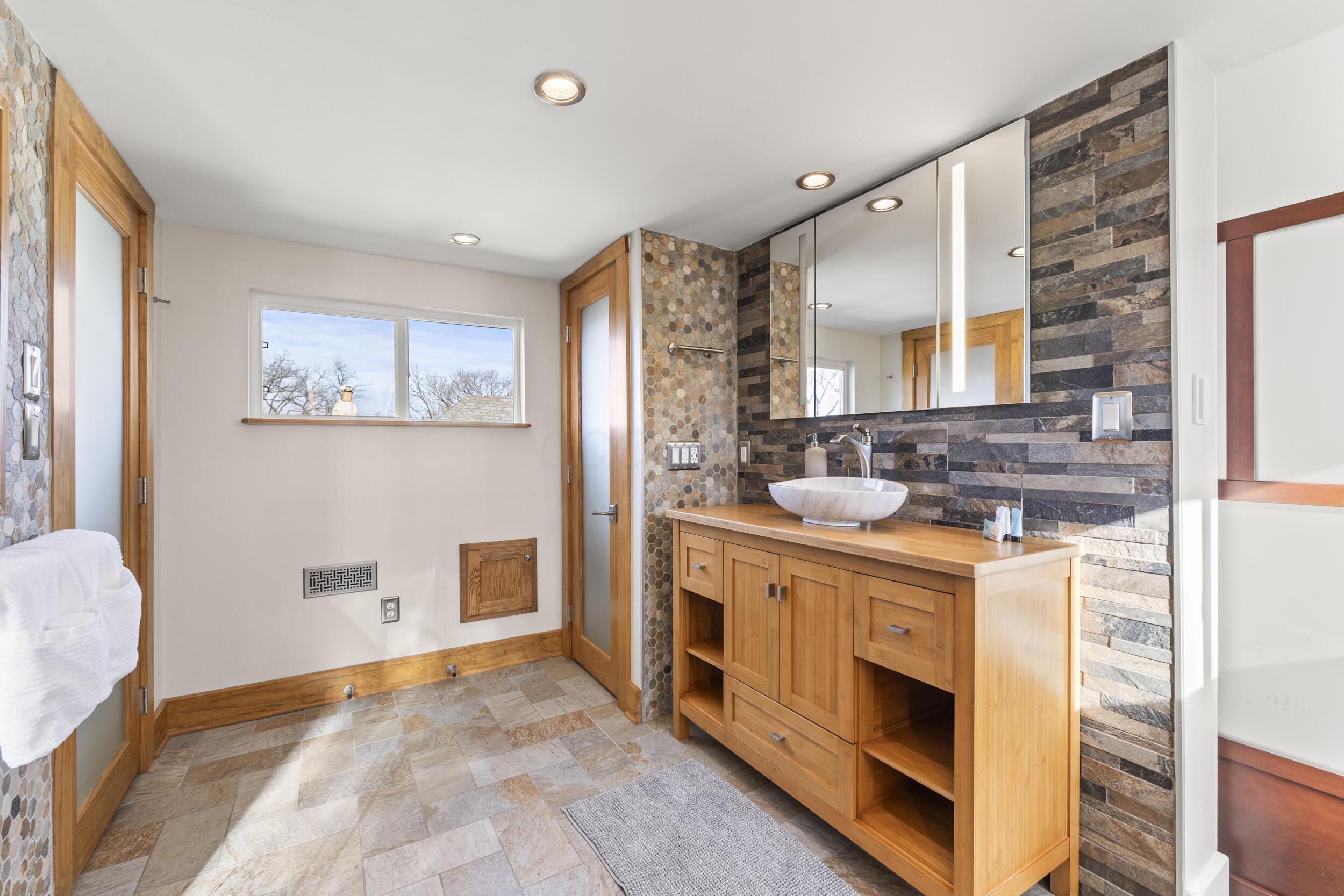 Columbus, Ohio, 43205, United States, 4 Bedrooms Bedrooms, ,4 BathroomsBathrooms,Residential,For Sale,2000888