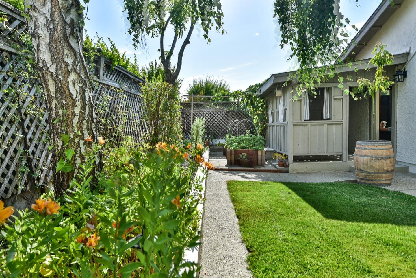 Hollister, California, 95023, United States, 3 Bedrooms Bedrooms, ,2 BathroomsBathrooms,Residential,For Sale,1983755