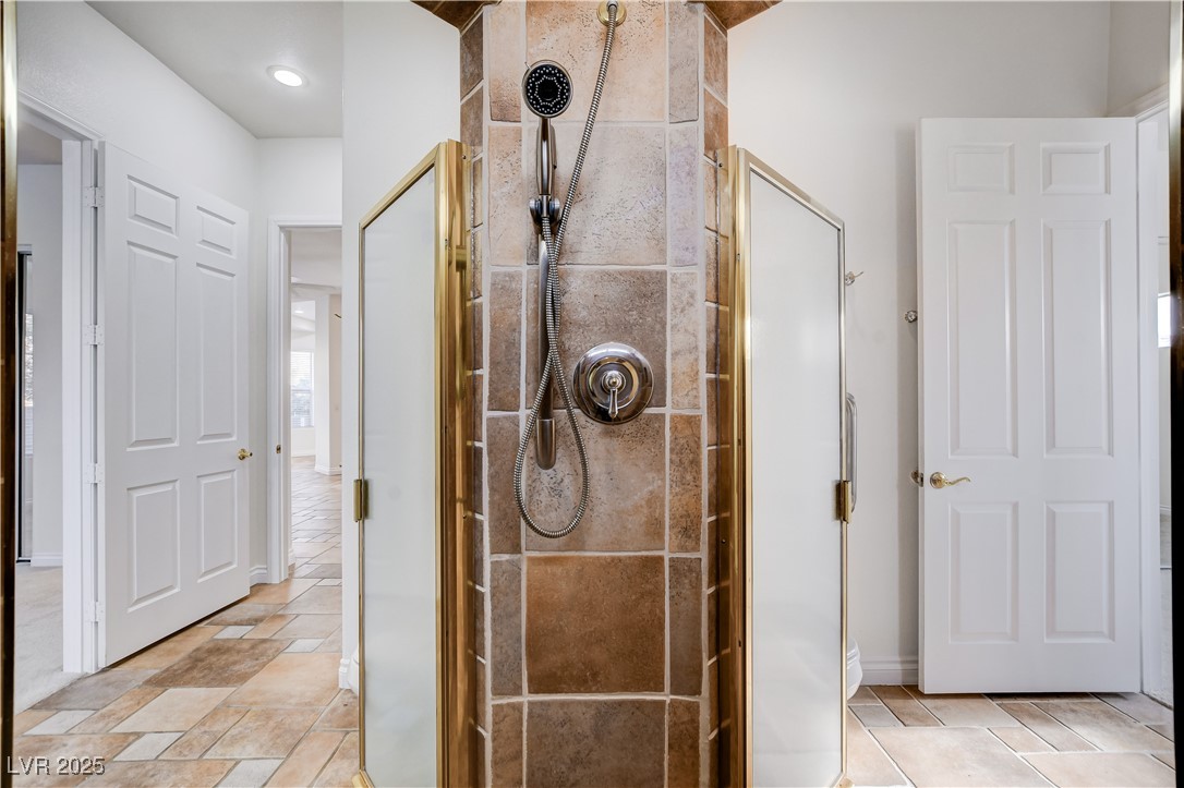 Henderson, Nevada, 89052, United States, 5 Bedrooms Bedrooms, ,4 BathroomsBathrooms,Residential,For Sale,1989374