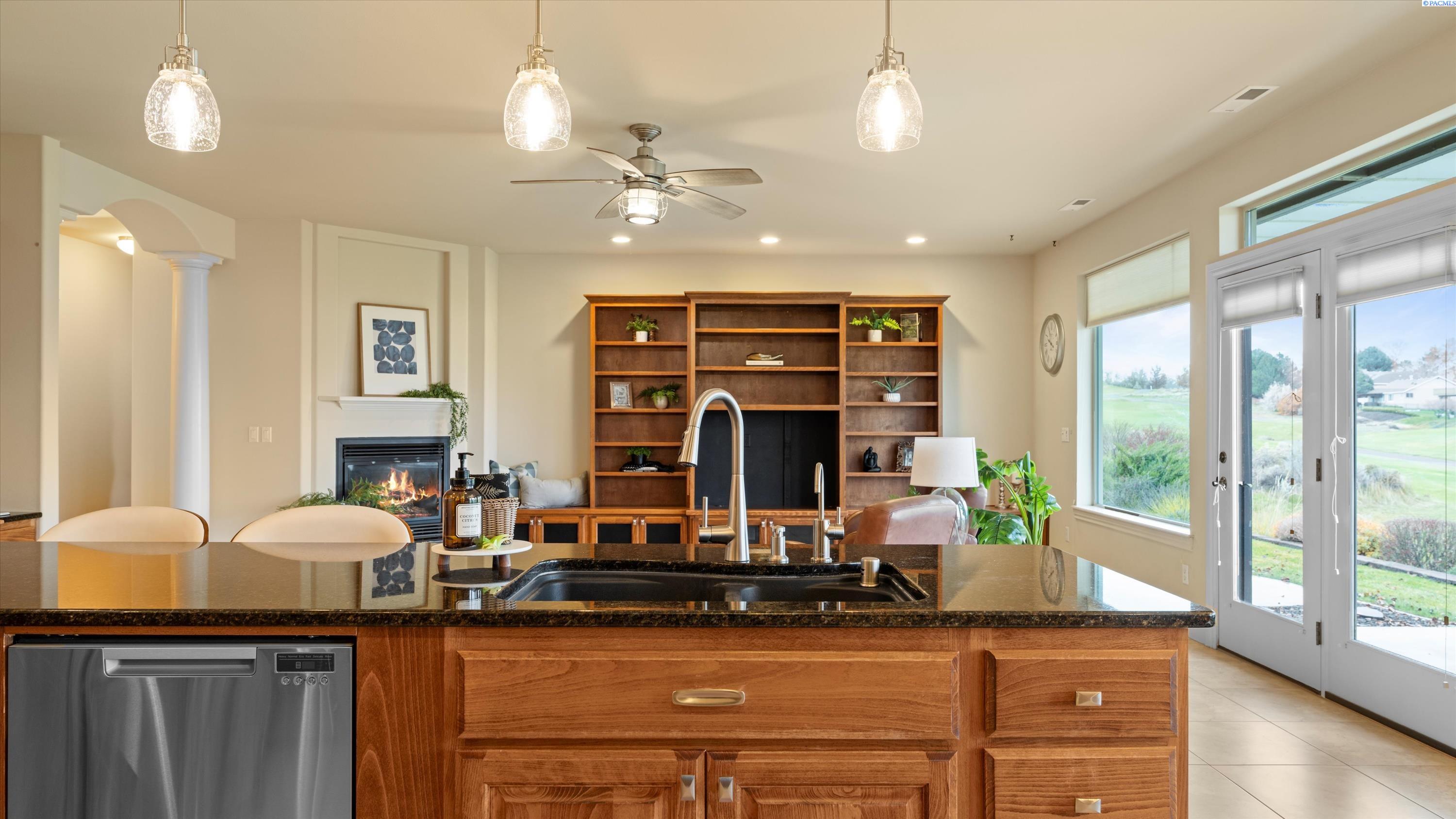 Richland, Washington, 99354, United States, 3 Bedrooms Bedrooms, ,3 BathroomsBathrooms,Residential,For Sale,1997405